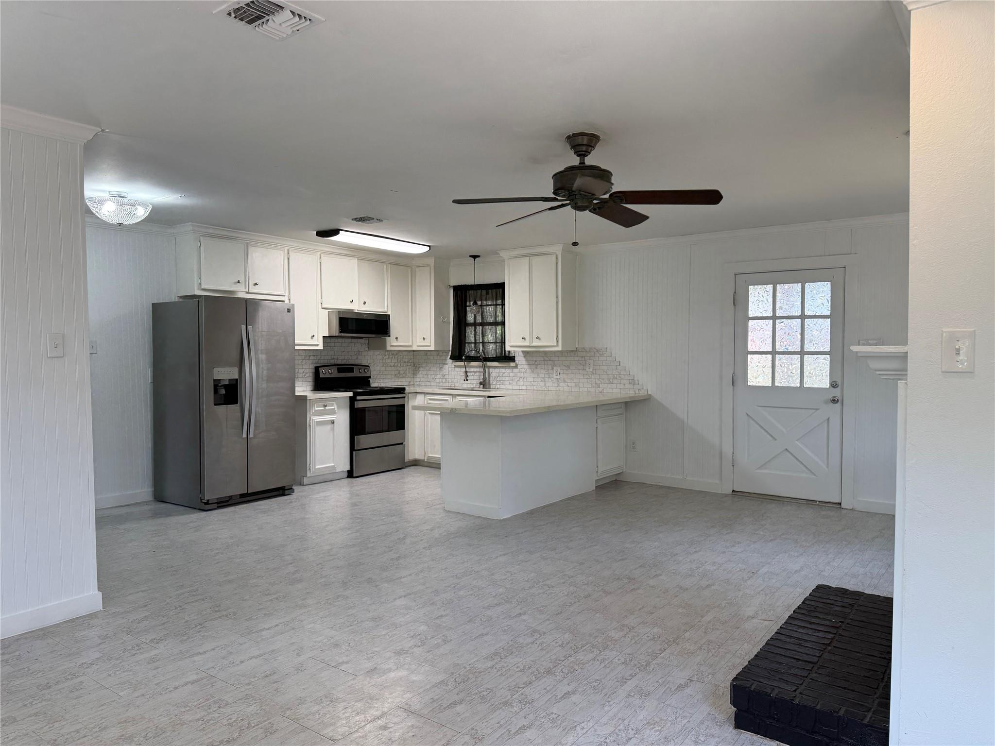 812 1st Street Property Photo 1