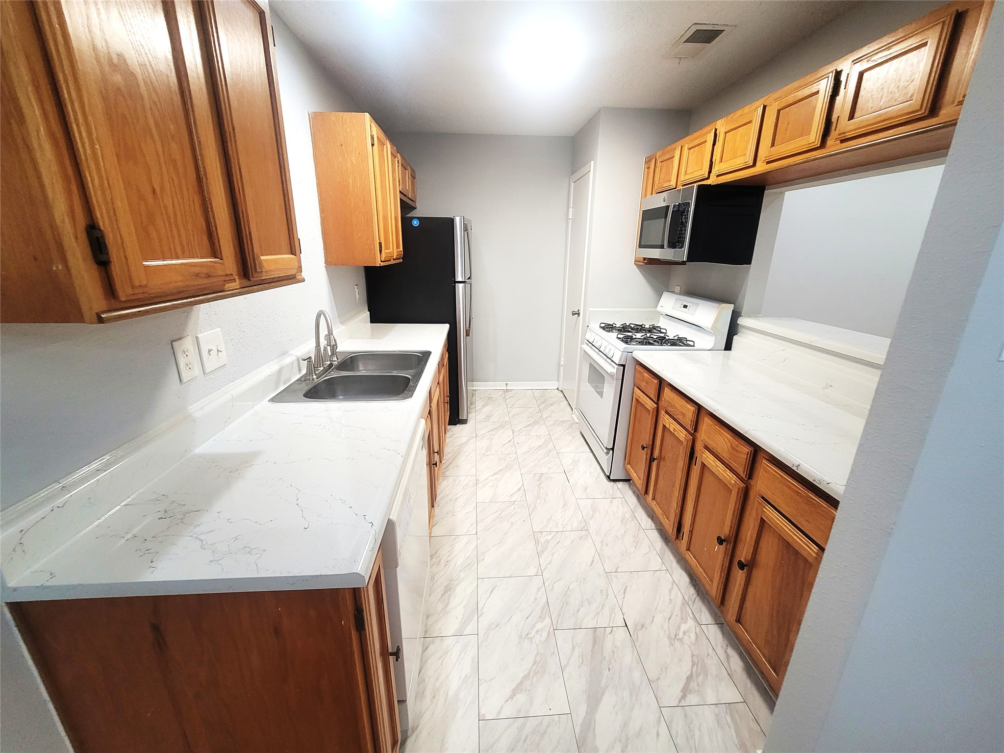 22715 Braken Manor Lane Property Photo 6