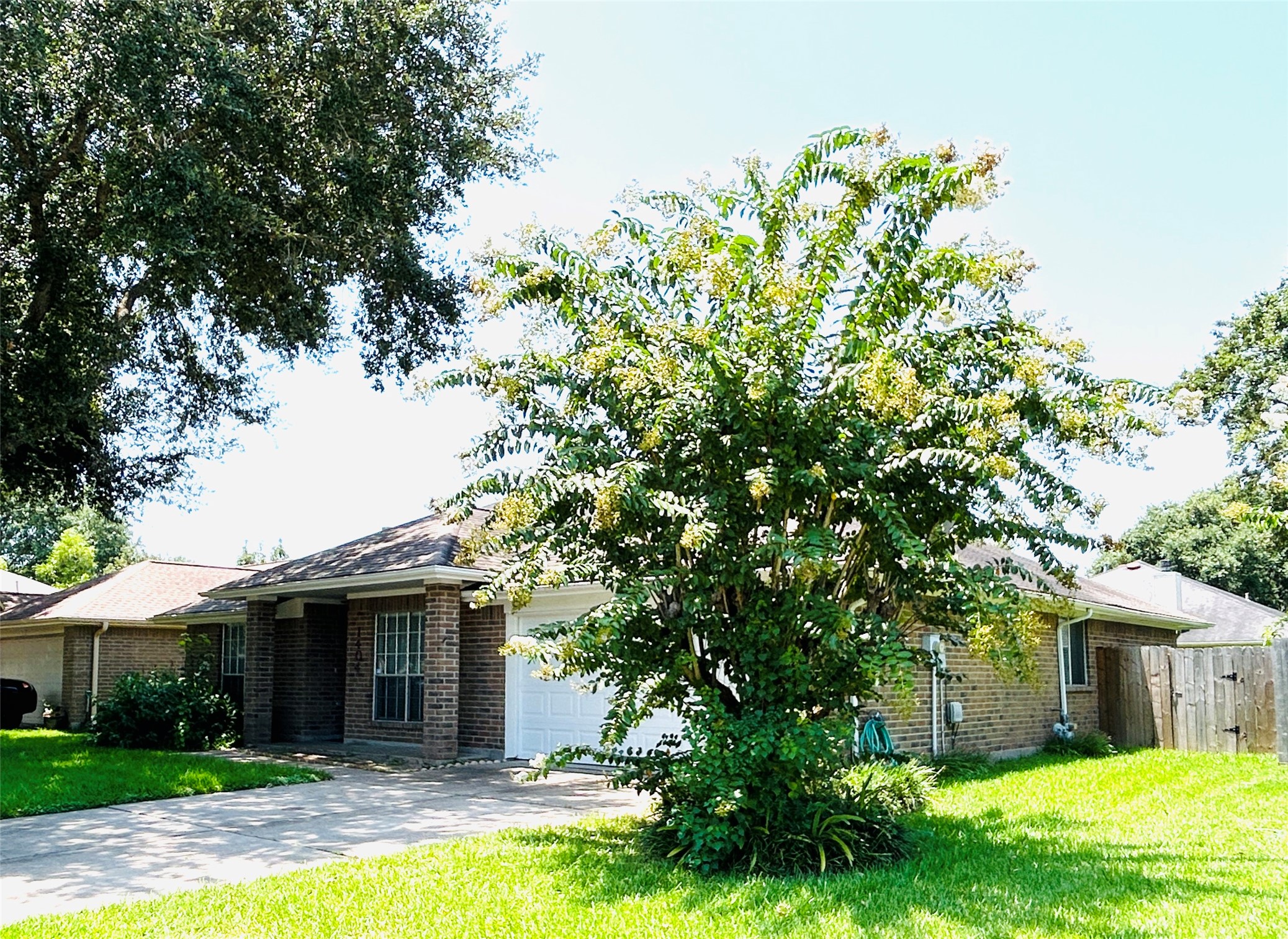 1404 Helmsley Drive Property Photo 4