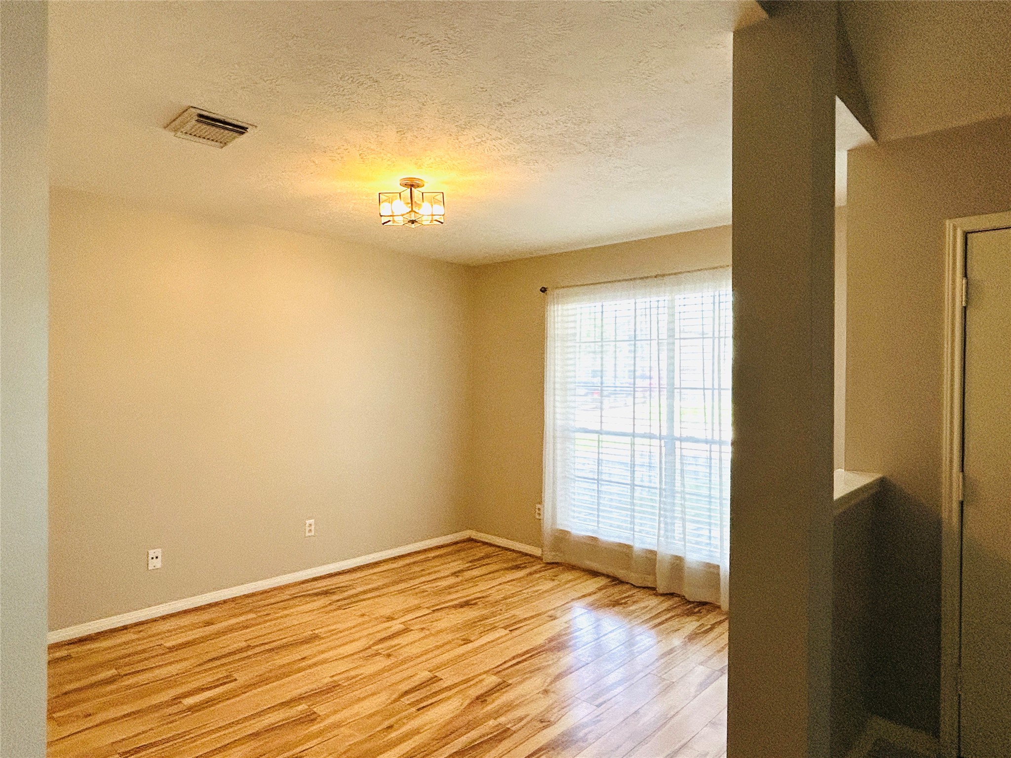 1404 Helmsley Drive Property Photo 5