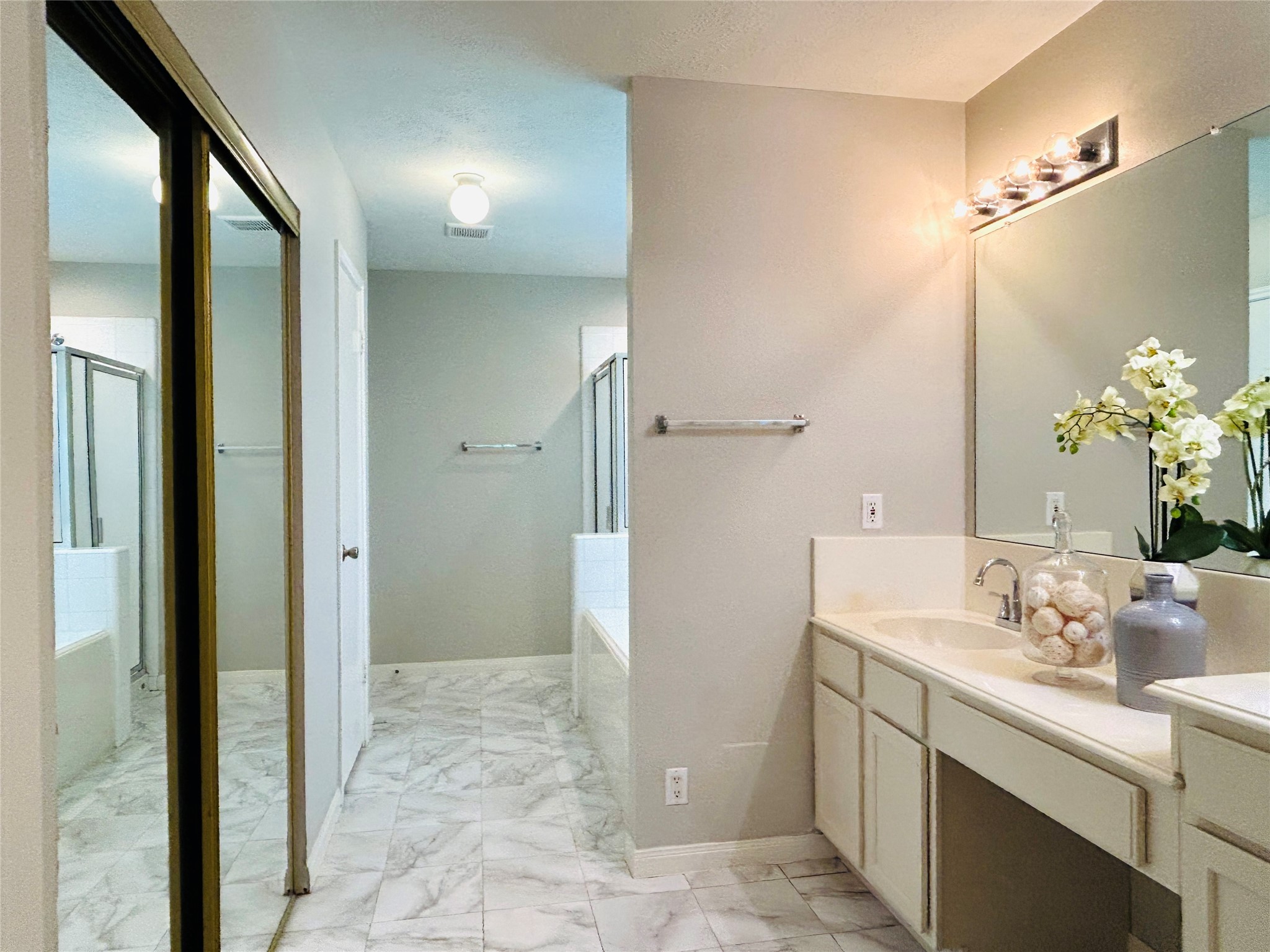 1404 Helmsley Drive Property Photo 21
