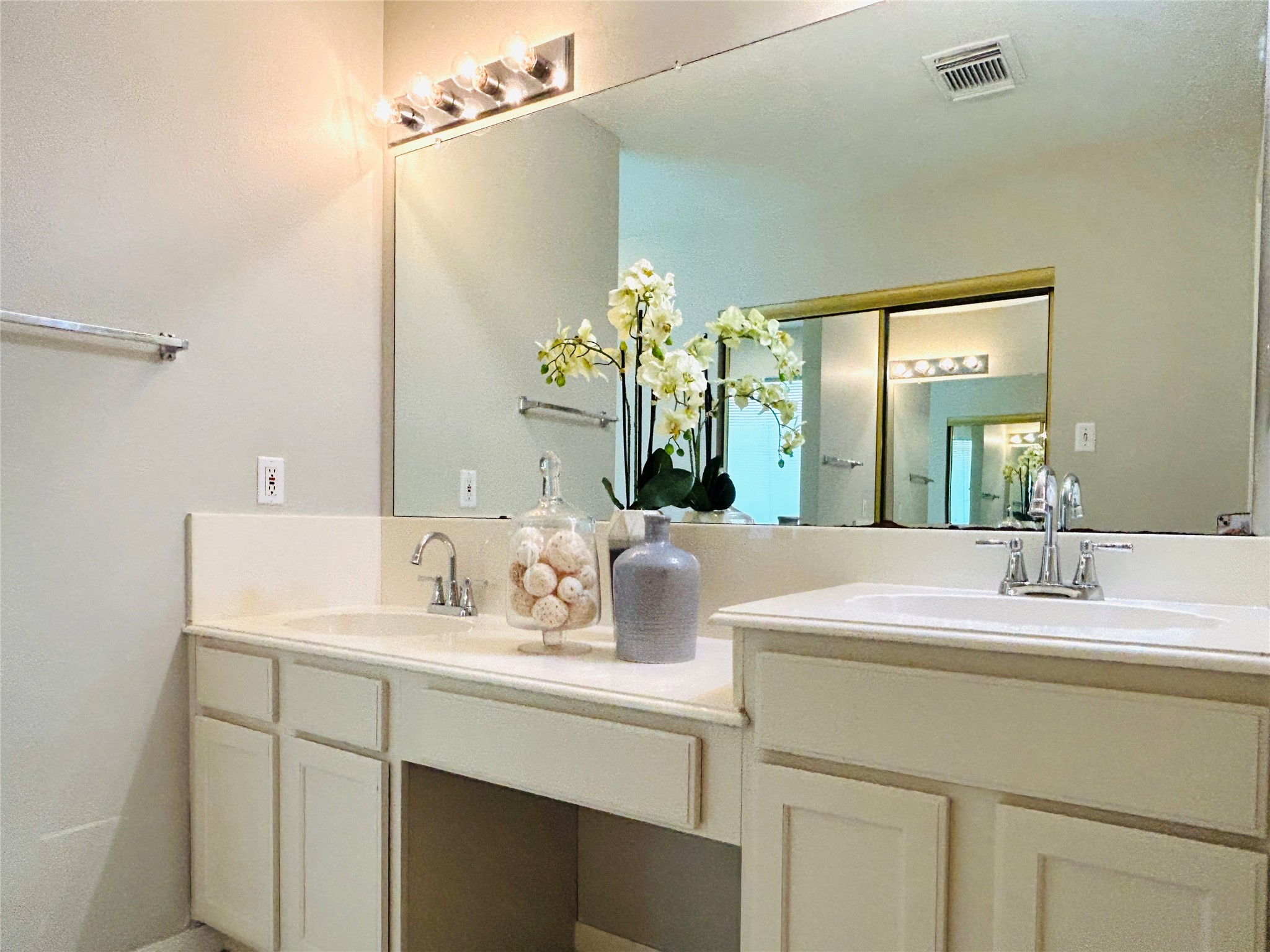 1404 Helmsley Drive Property Photo 22