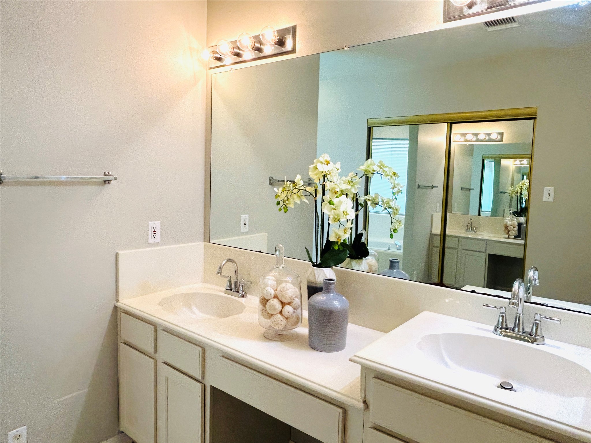 1404 Helmsley Drive Property Photo 23