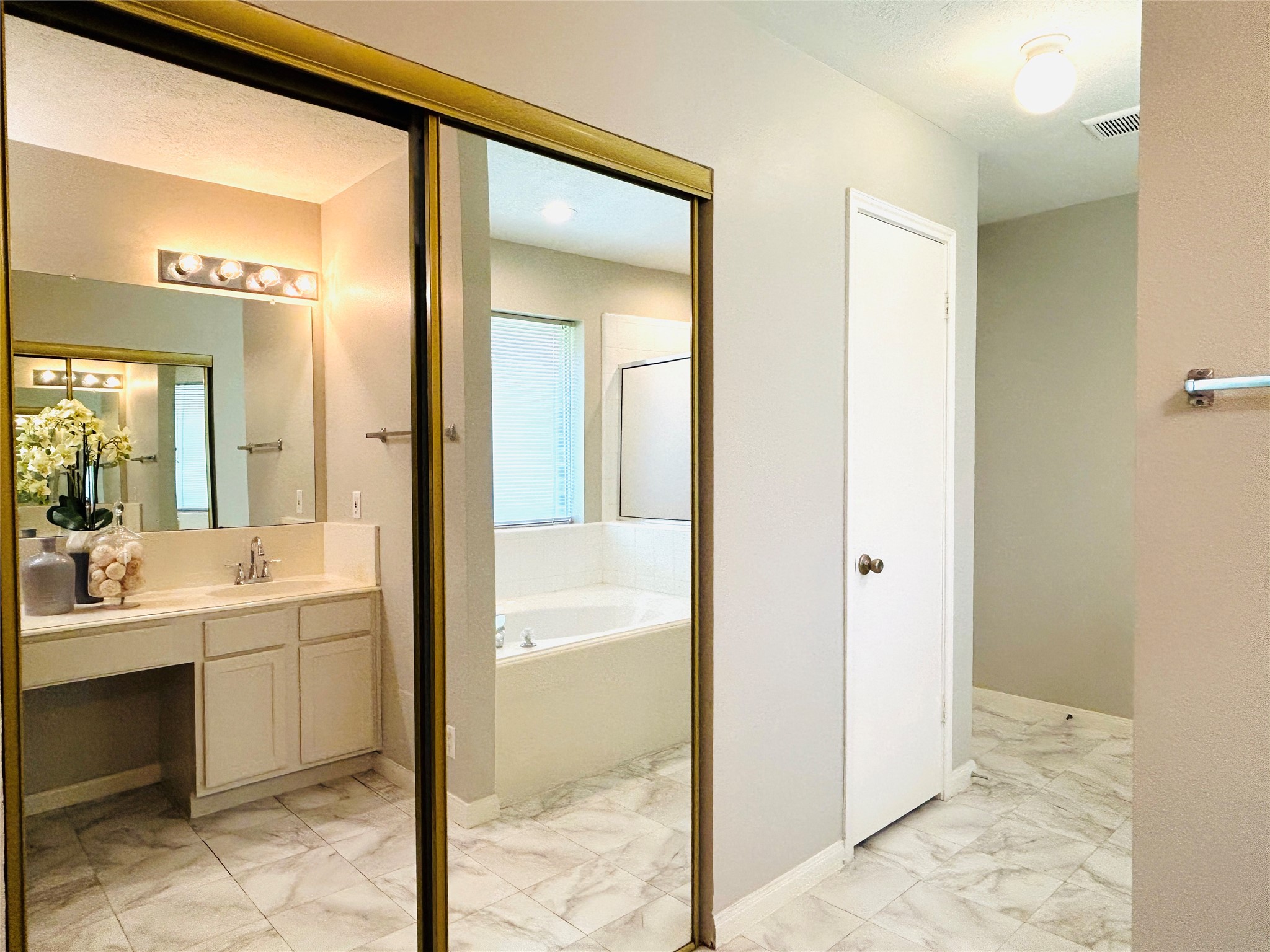 1404 Helmsley Drive Property Photo 24
