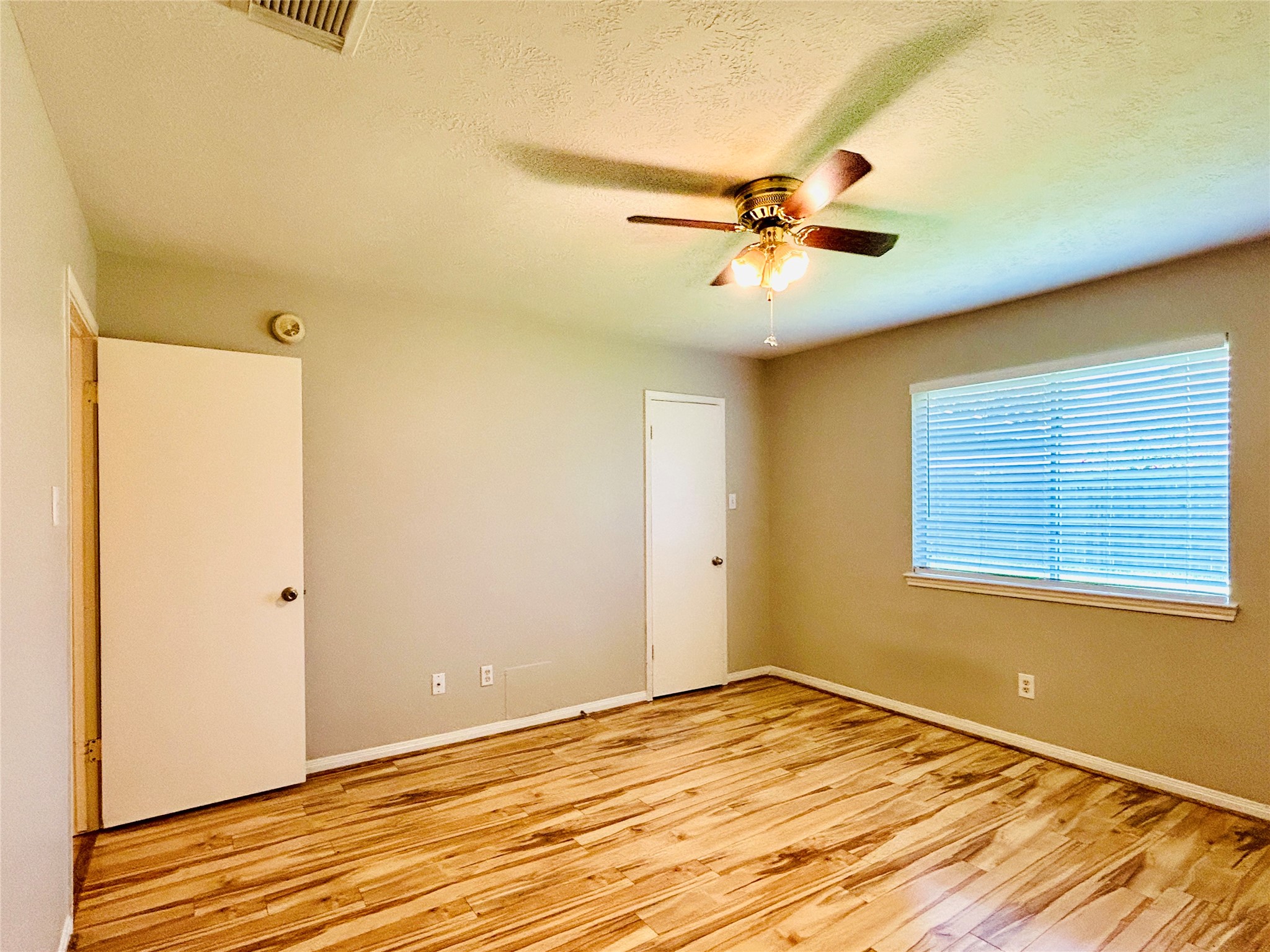 1404 Helmsley Drive Property Photo 28