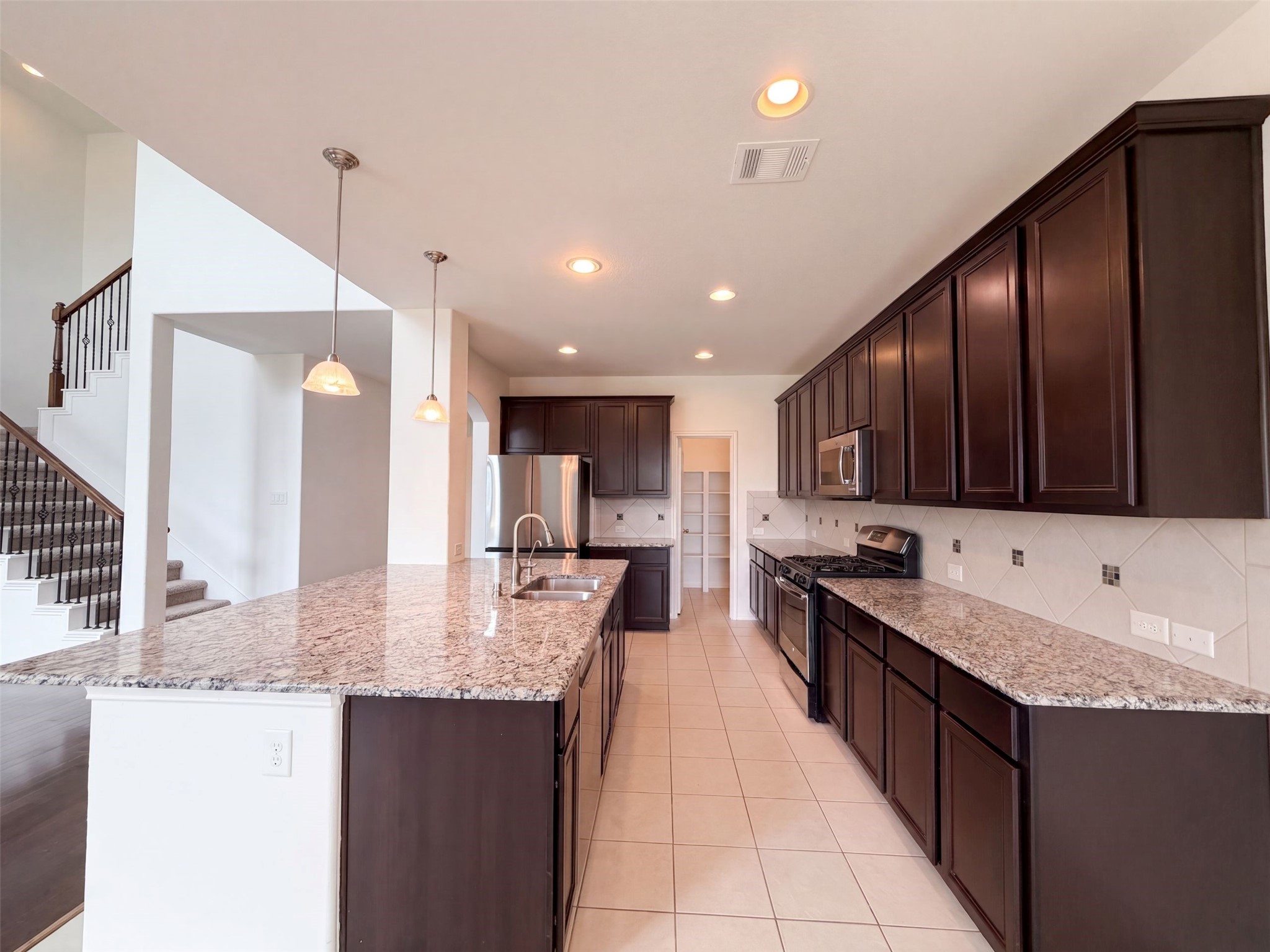 19607 Pecos Bend Court Property Photo 7