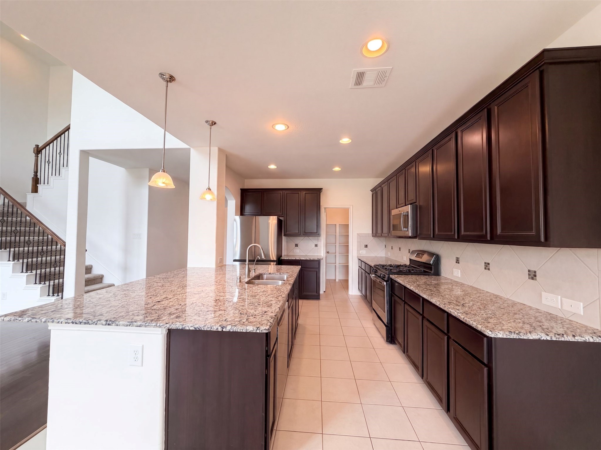 19607 Pecos Bend Court Property Photo 8