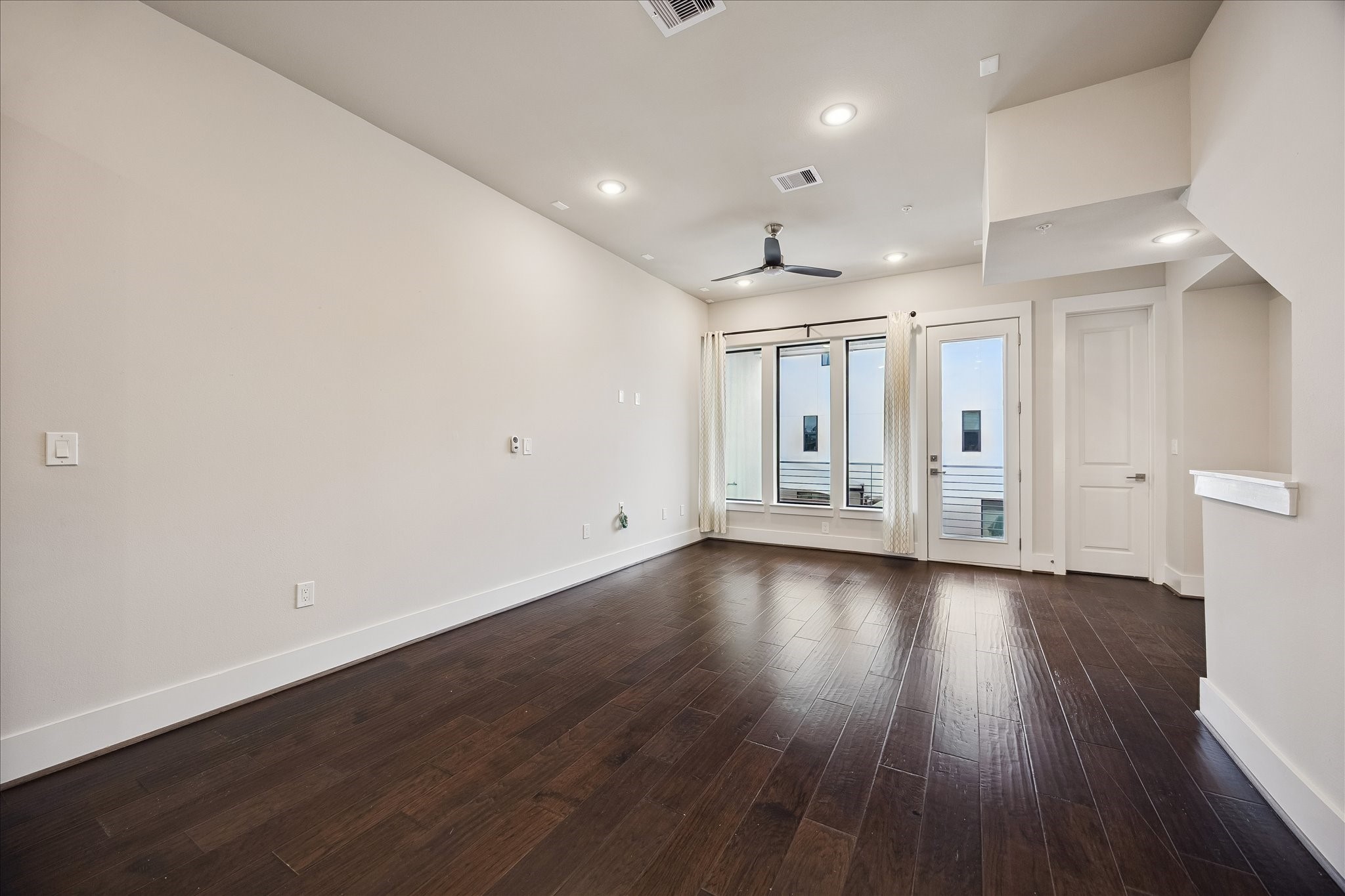 2401 Crawford Street C4b Property Photo 6