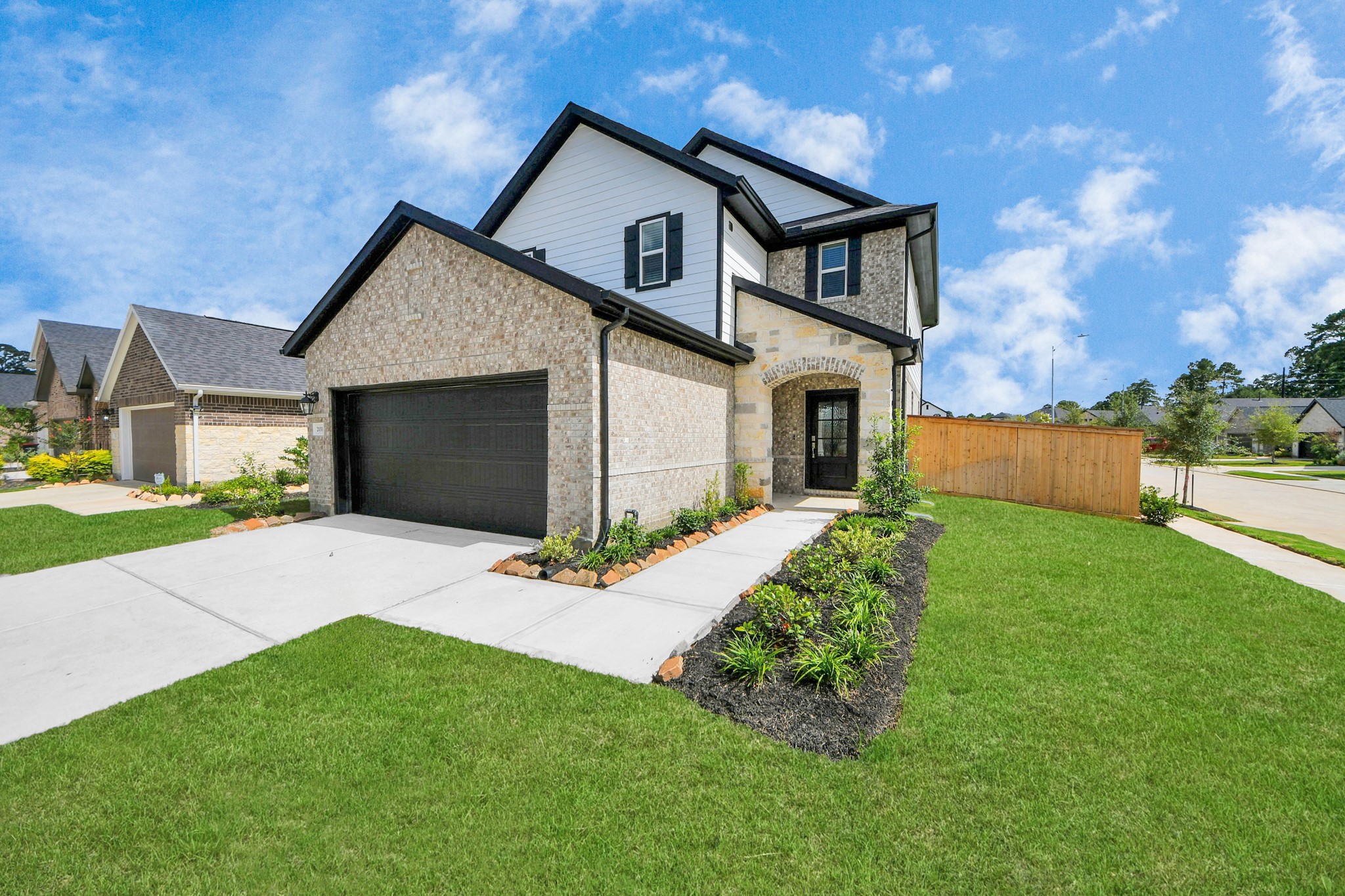 21319 Catelonia Yew Court Property Photo 4