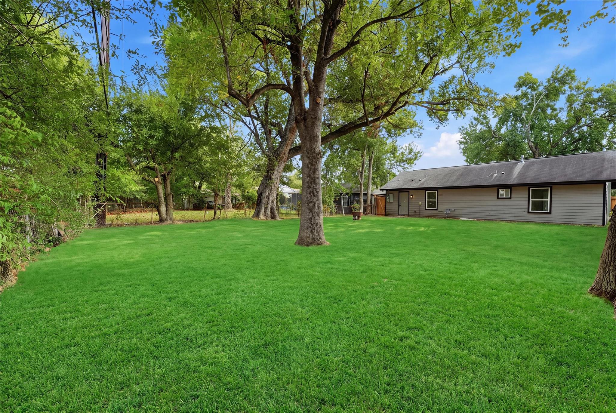 7802 Darnay Drive, Houston TX 77033 Property Photo 1