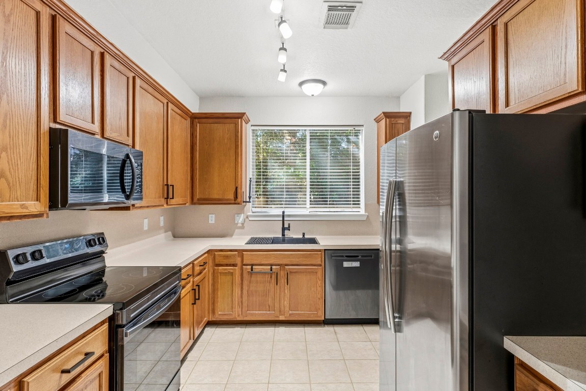 2822 Whitman Drive Property Photo 8