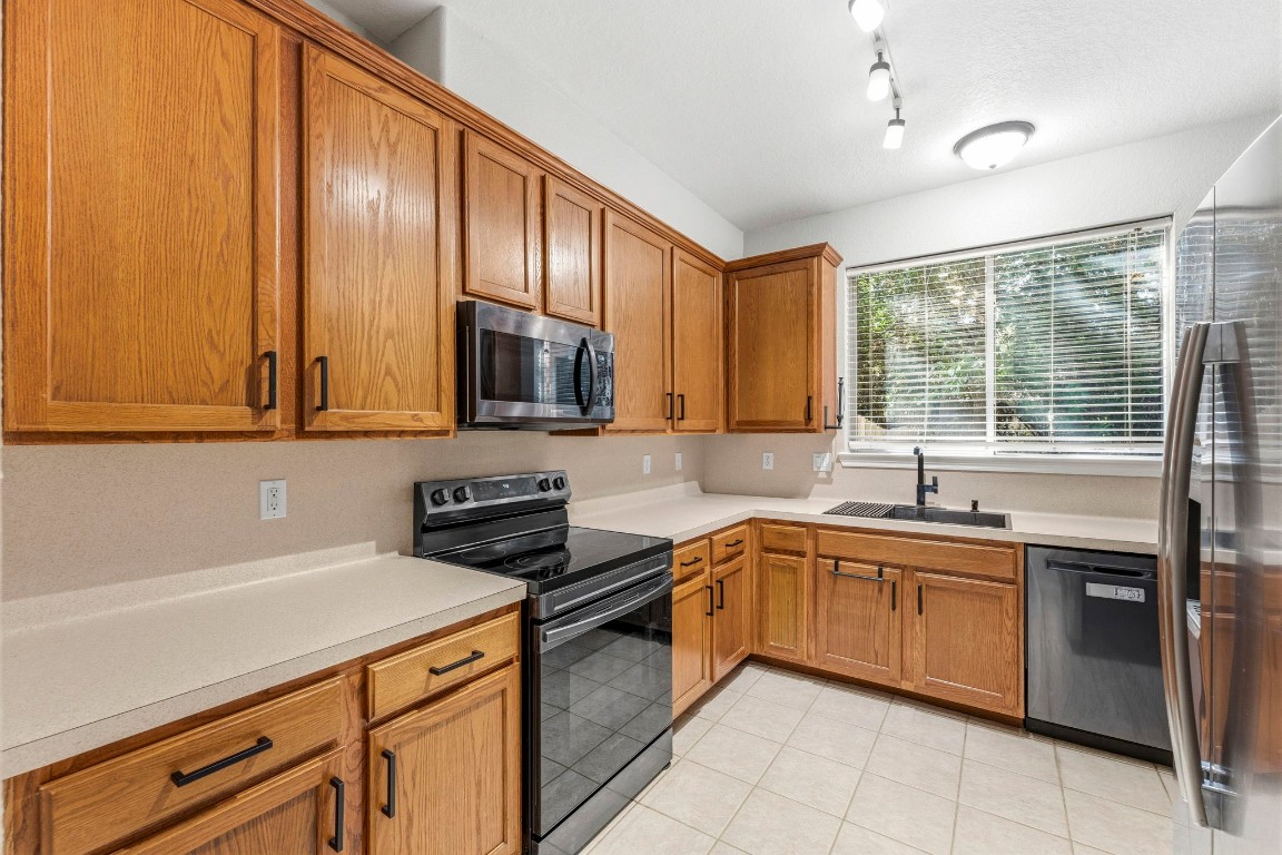 2822 Whitman Drive Property Photo 9