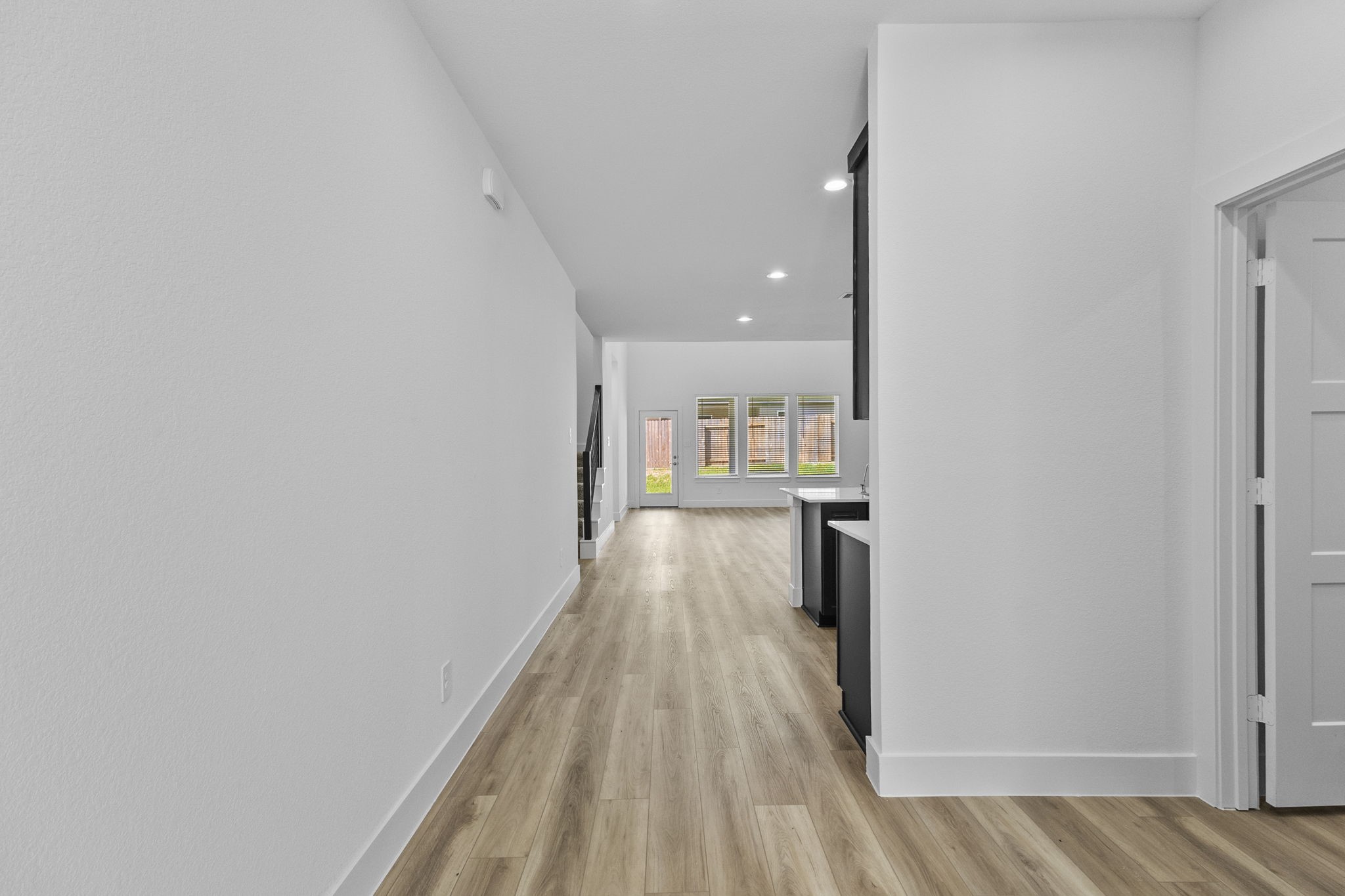 4617 Vernal Loop Property Photo 4