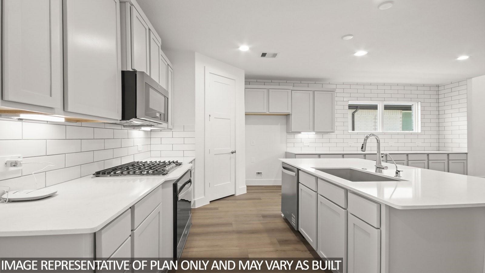 4617 Vernal Loop Property Photo 6