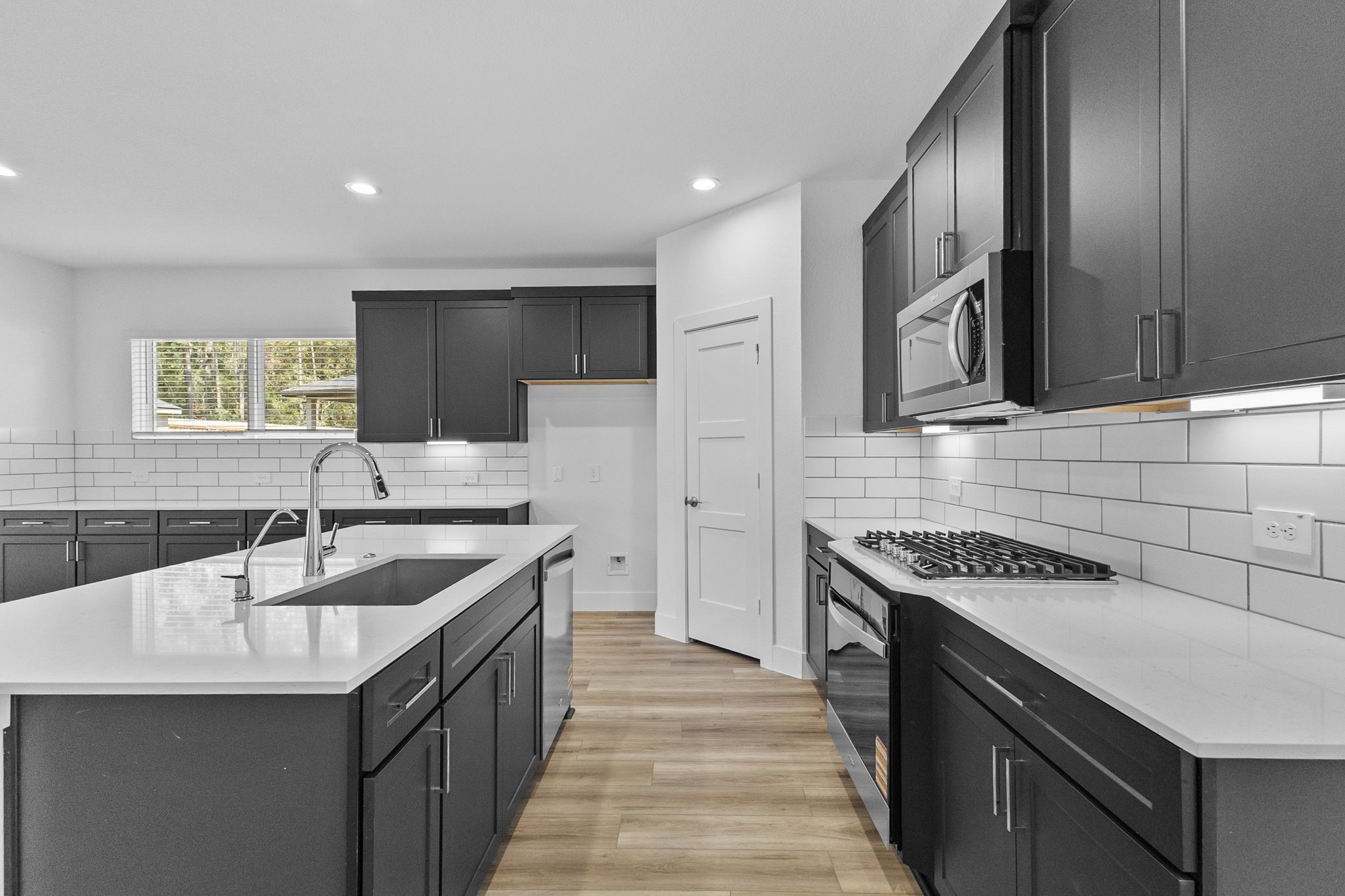 4617 Vernal Loop Property Photo 8