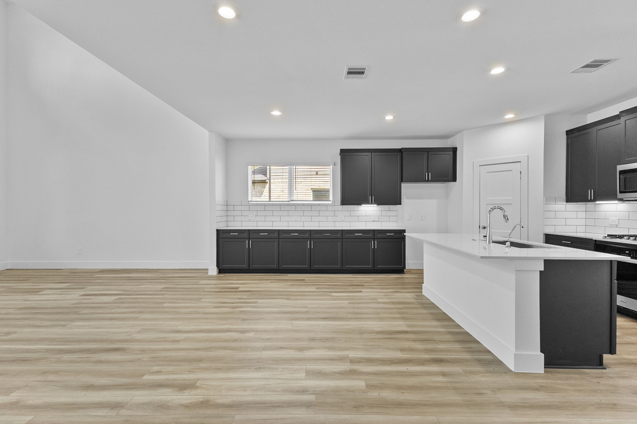 4617 Vernal Loop Property Photo 10