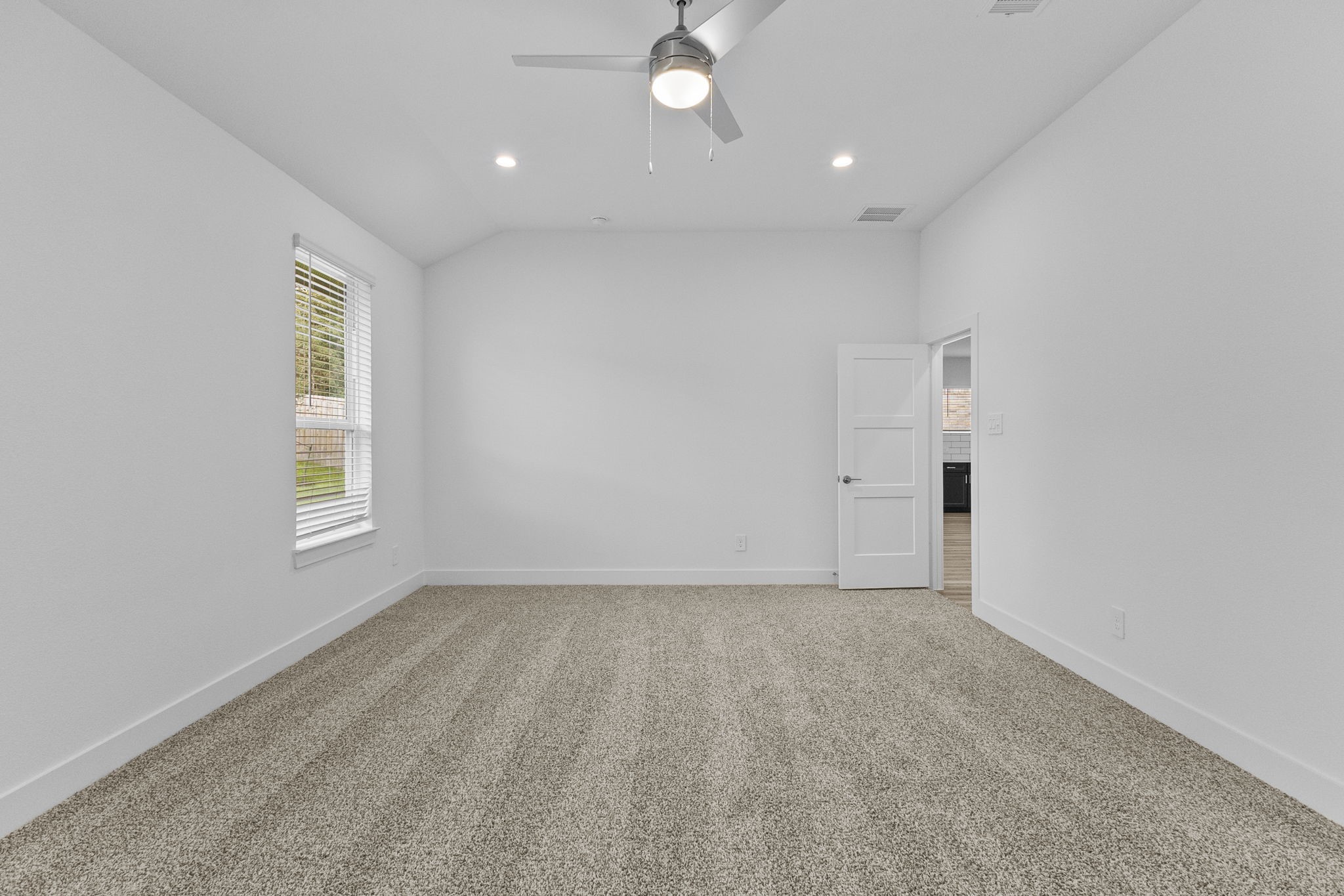 4617 Vernal Loop Property Photo 16