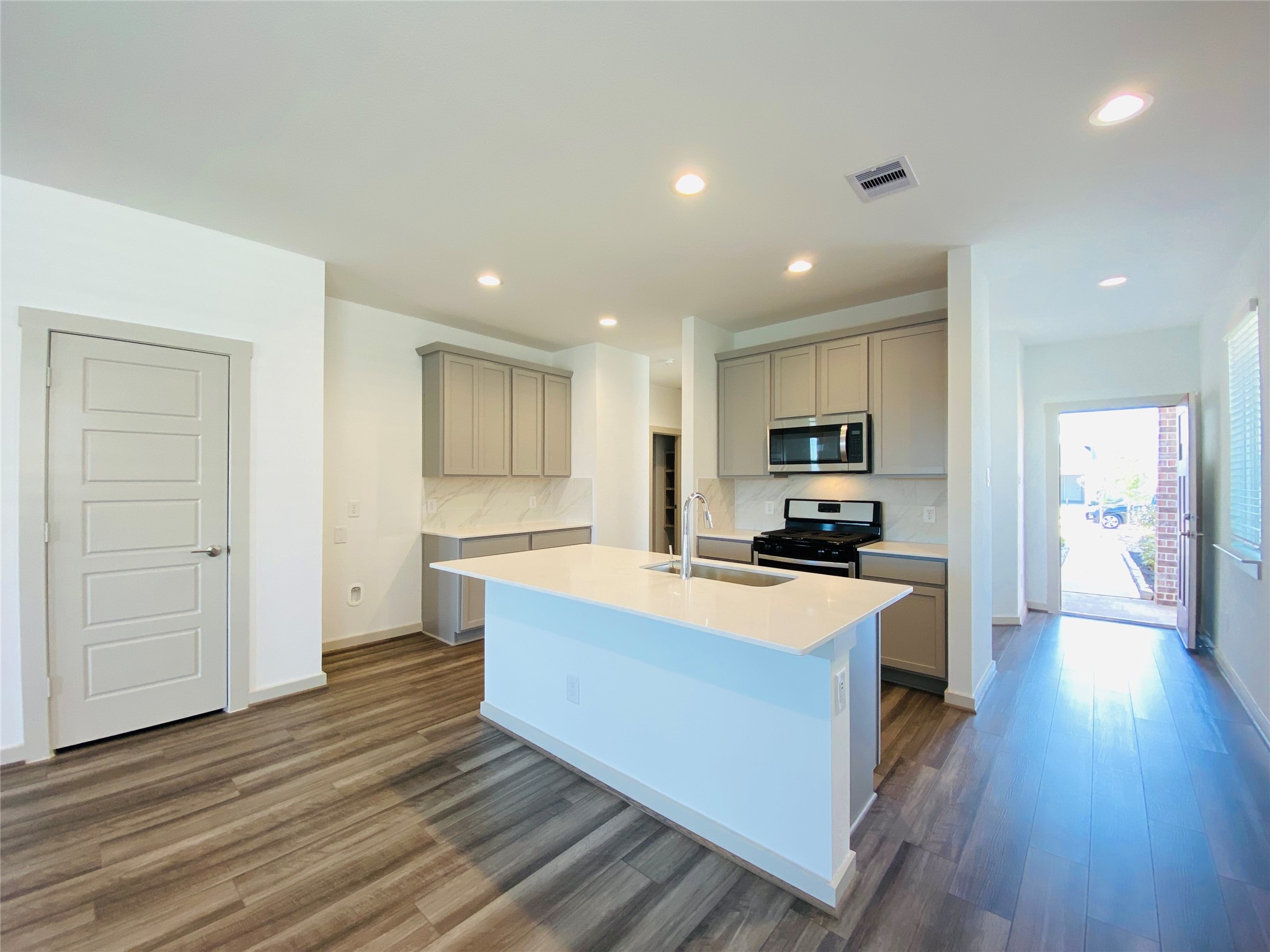 2811 Chancery Summit Court Property Photo 4