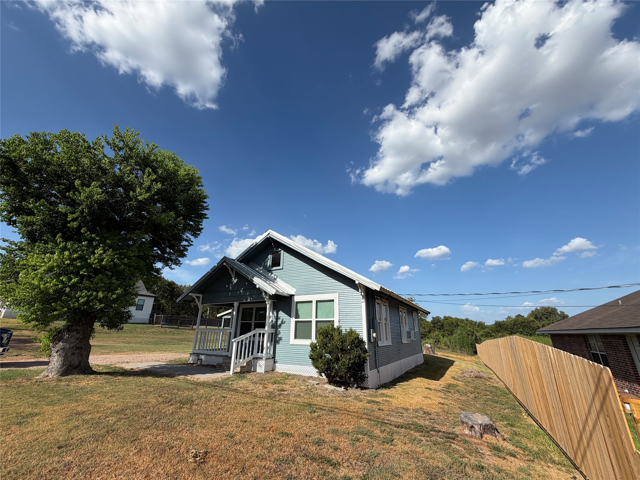 700 Burleson Street Property Photo 3