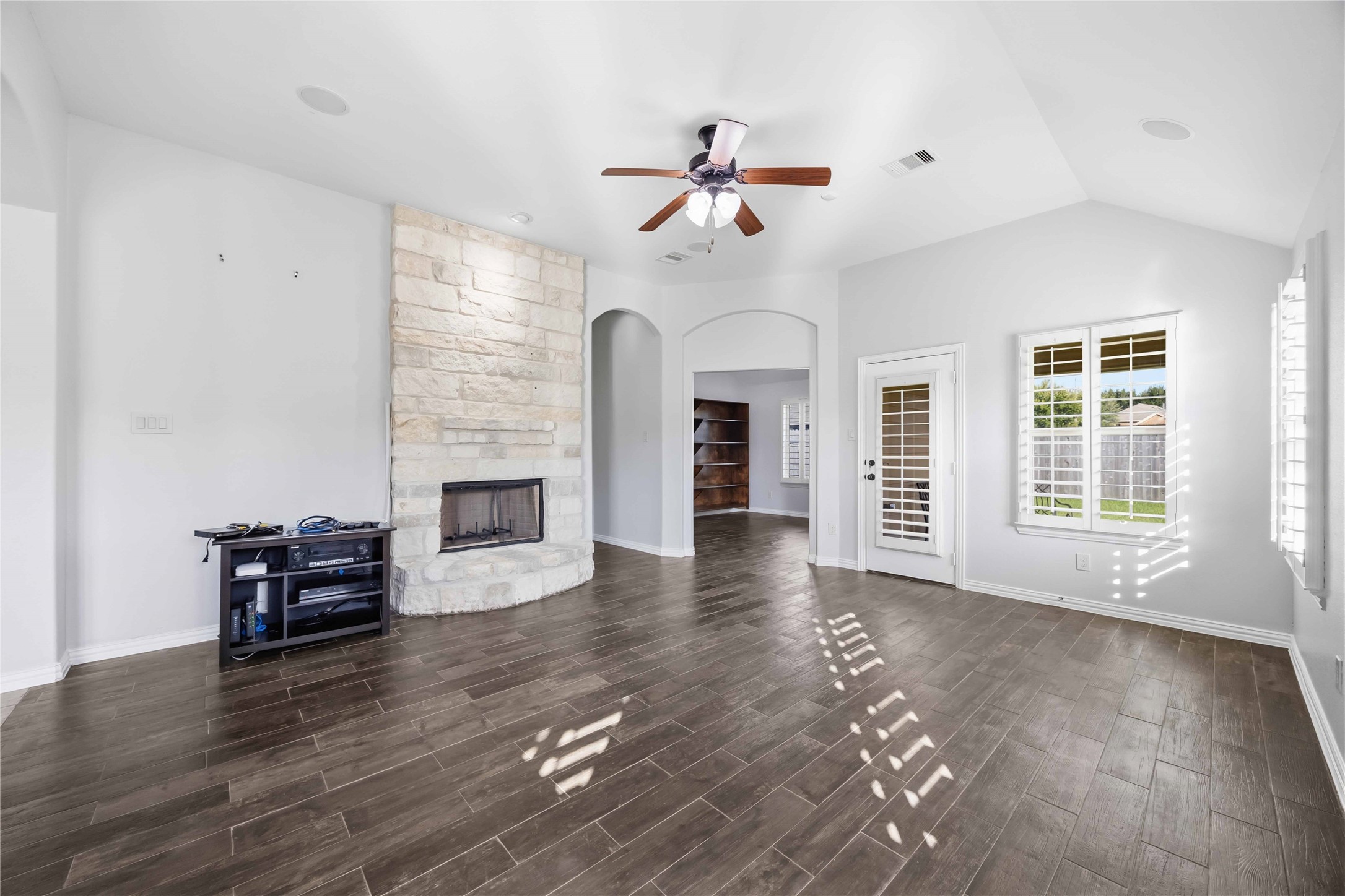 601 Dunlavy Lane Property Photo 8