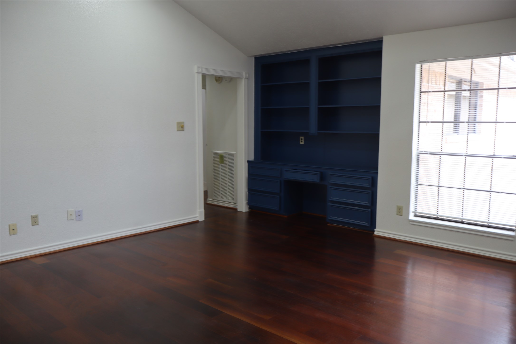 9911 Sagegreen Drive Property Photo 5