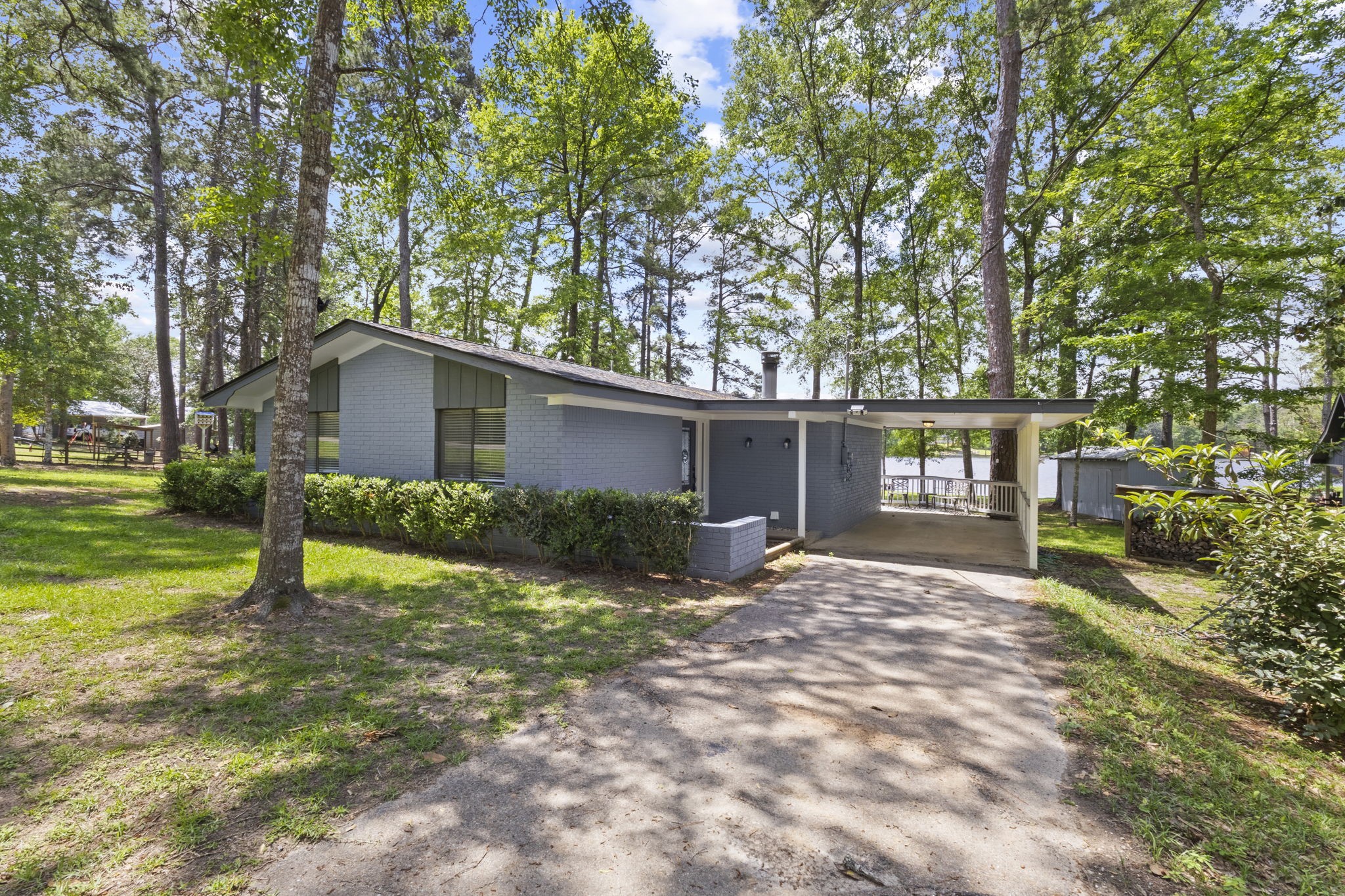 439 N Sherwood Forest Drive Property Photo 6