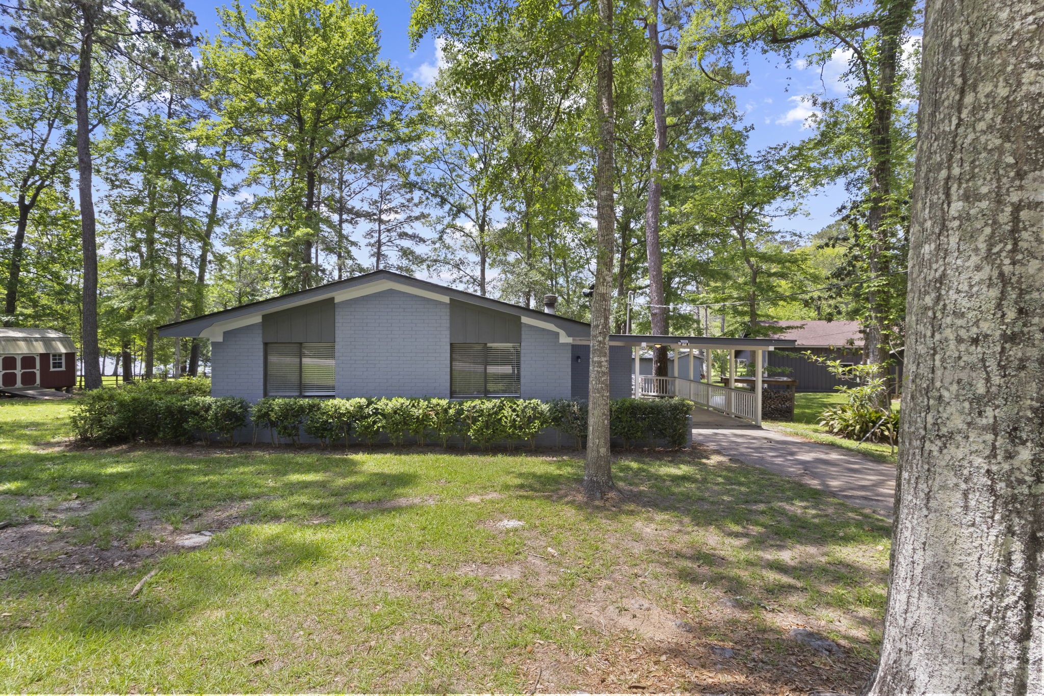 439 N Sherwood Forest Drive Property Photo 8