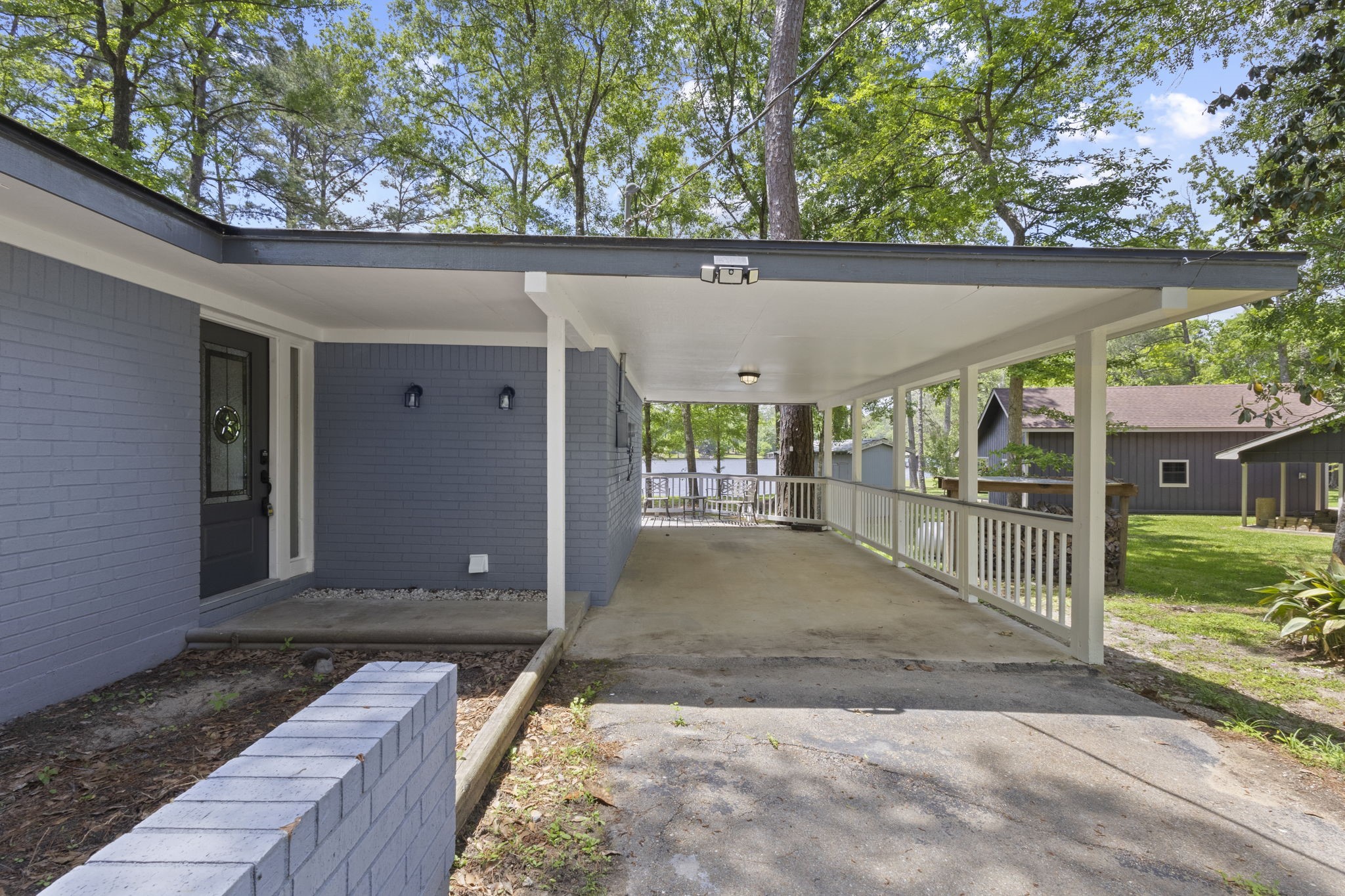 439 N Sherwood Forest Drive Property Photo 9