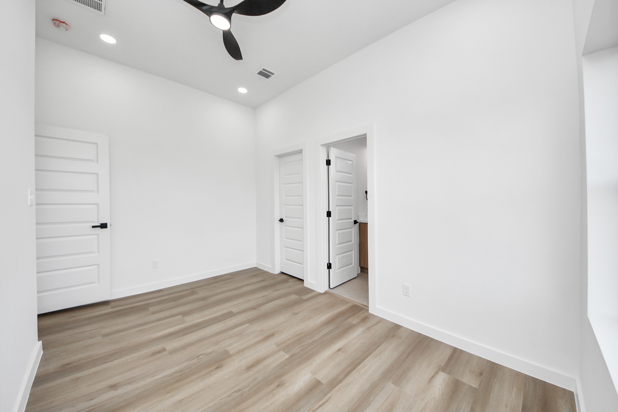 1216 E 34th Street D Property Photo 30