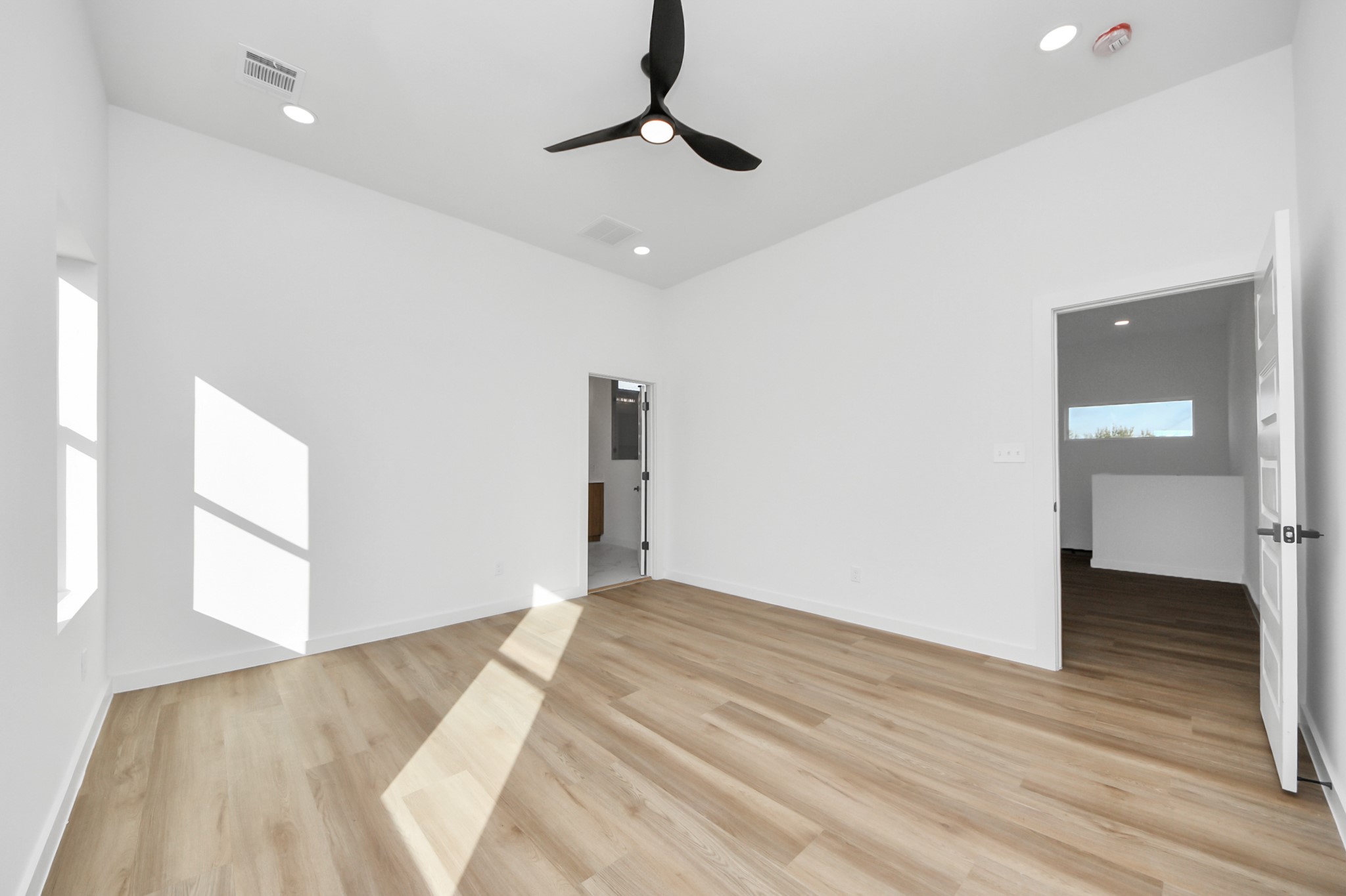 1216 E 34th Street D Property Photo 34