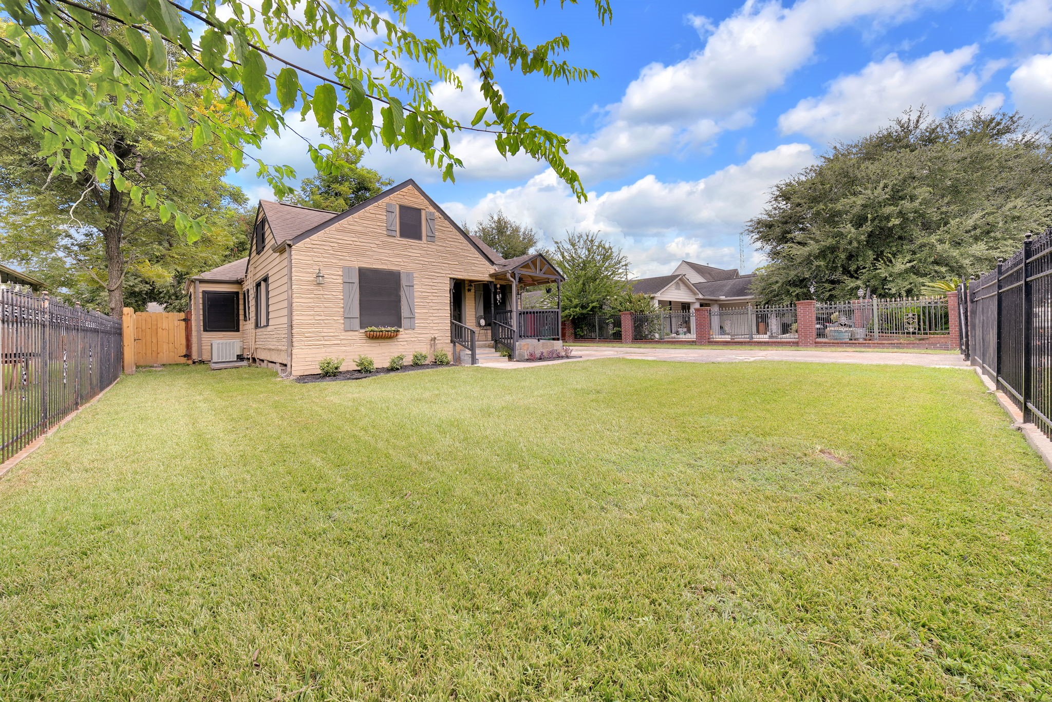 1103 Beckman Street Property Photo 4
