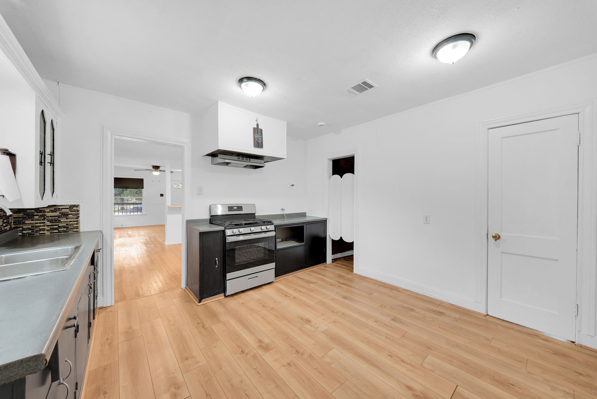1103 Beckman Street Property Photo 30