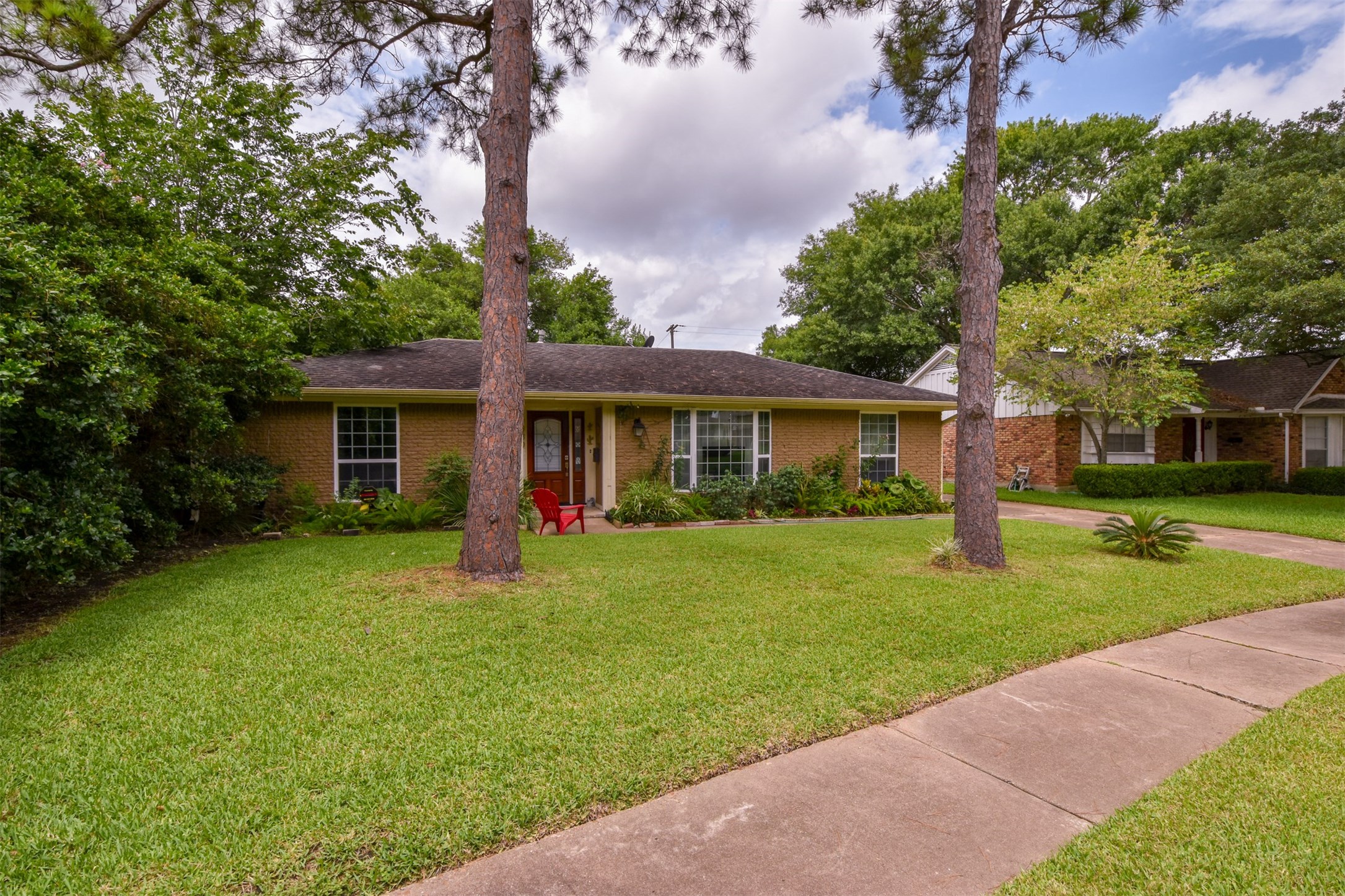 9030 Quebec Drive Property Photo 1