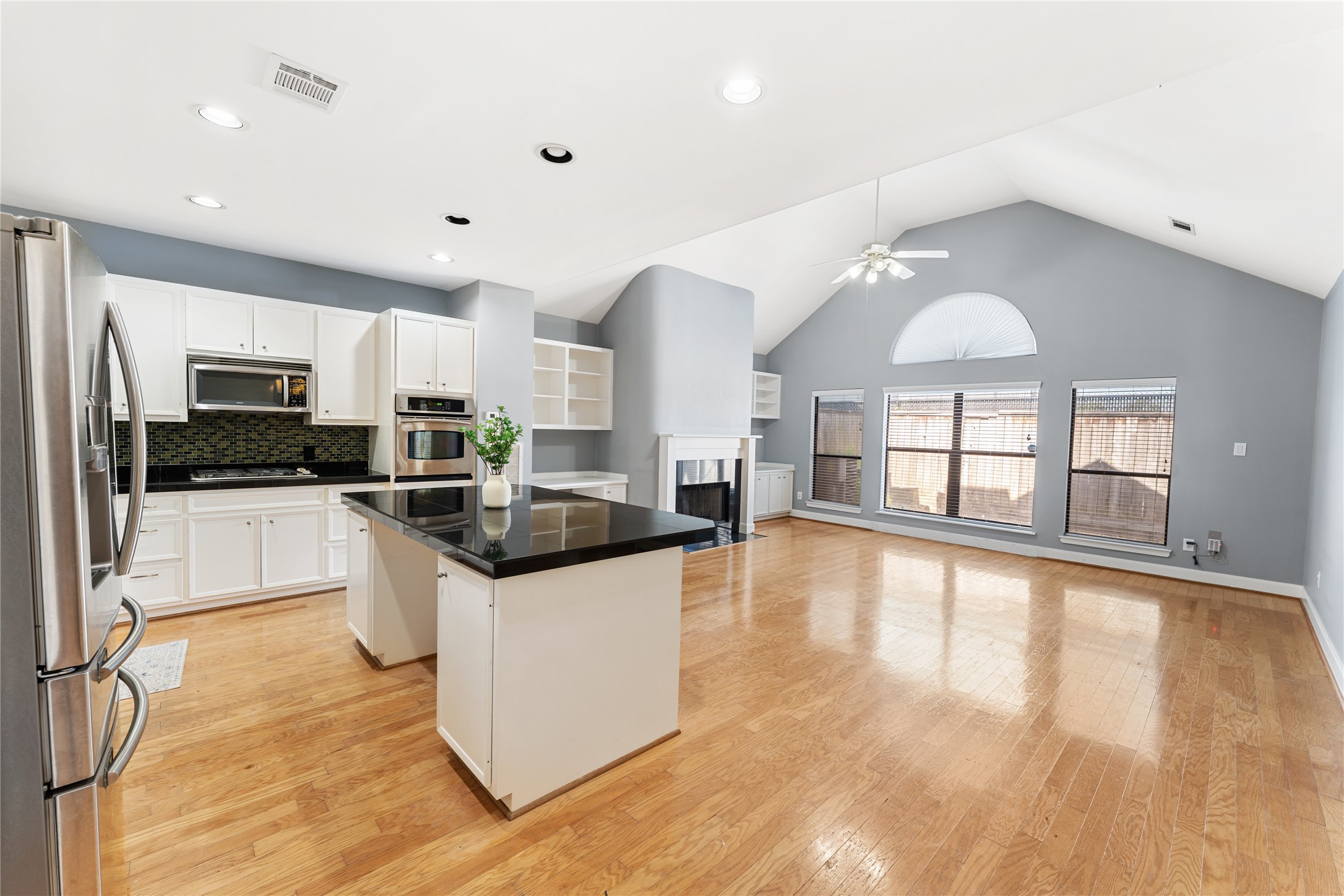 9822 Marlink Property Photo 2