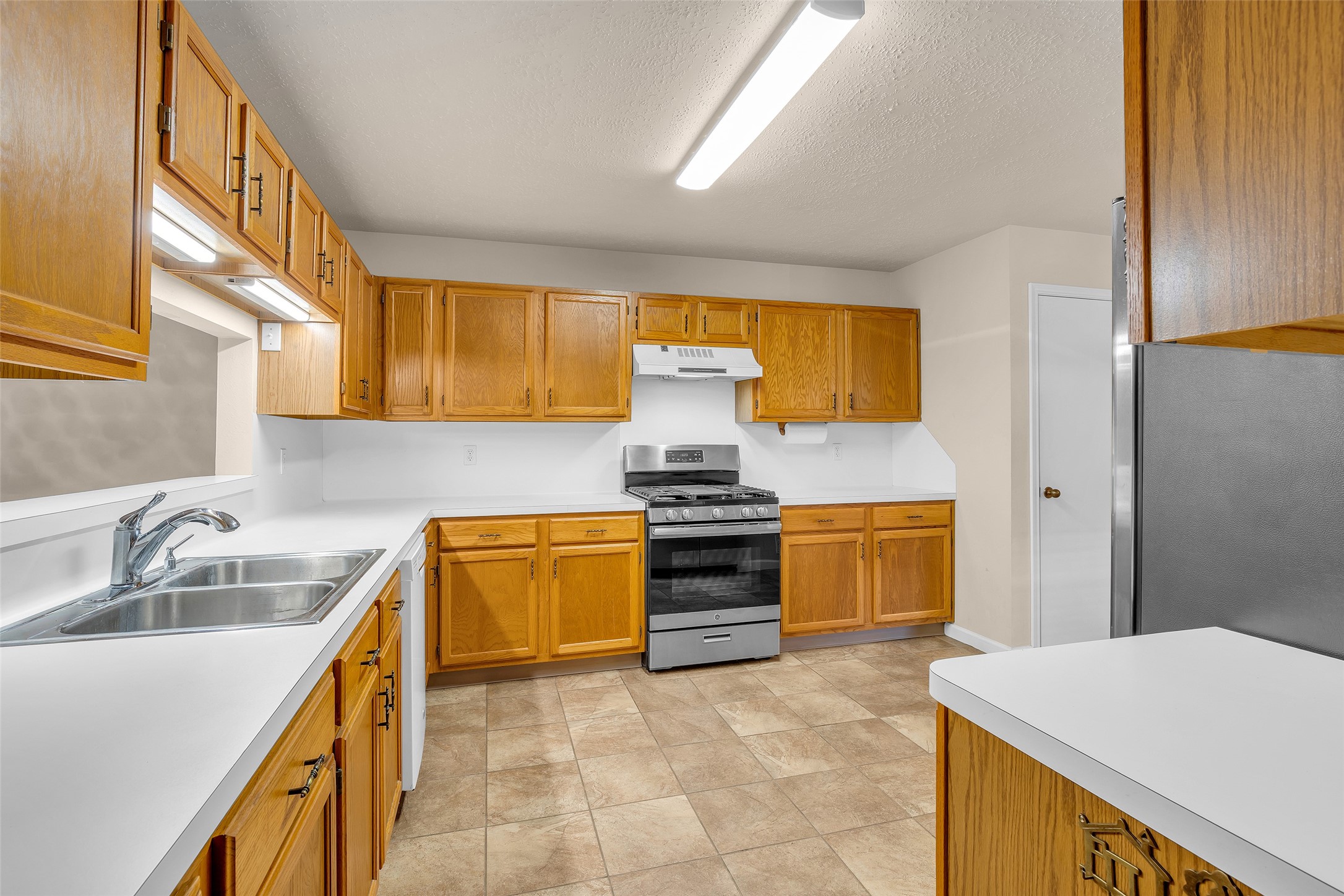 3310 Country Meadows Court Property Photo 6