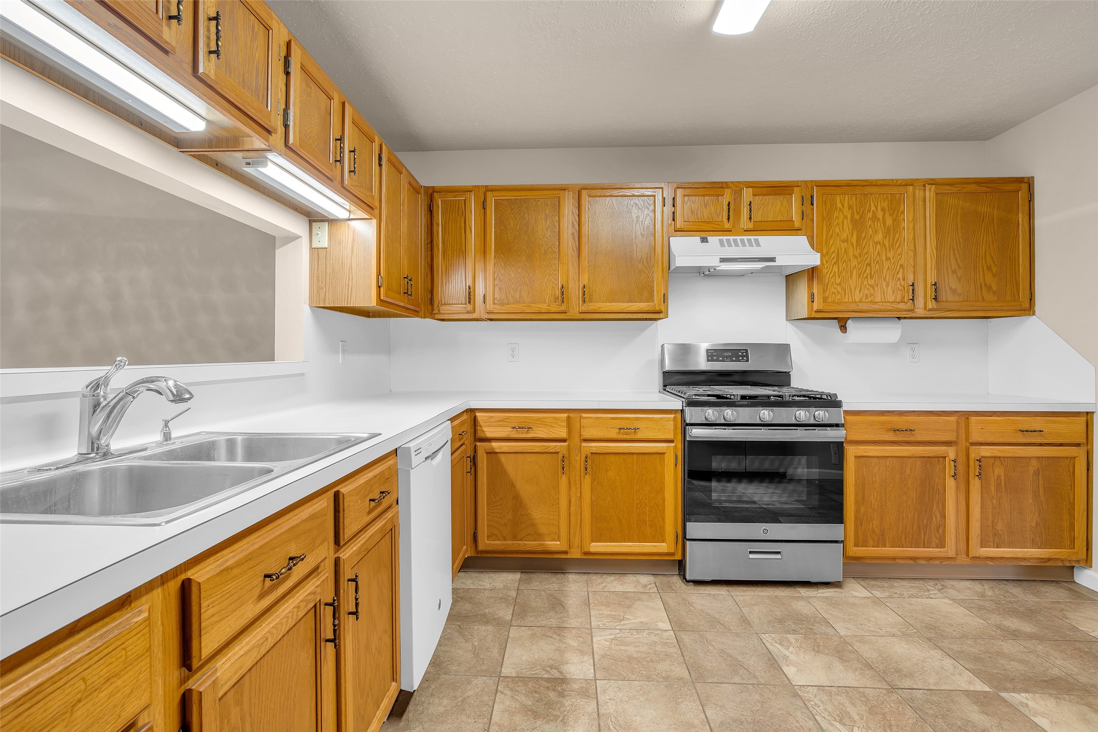3310 Country Meadows Court Property Photo 8