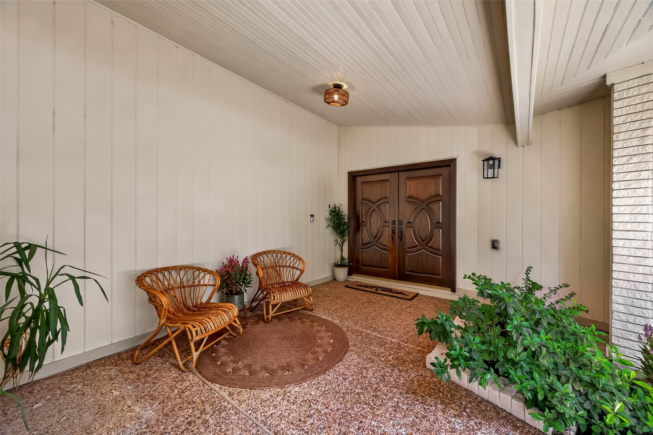 514 S Shadowbend Avenue Property Photo 5