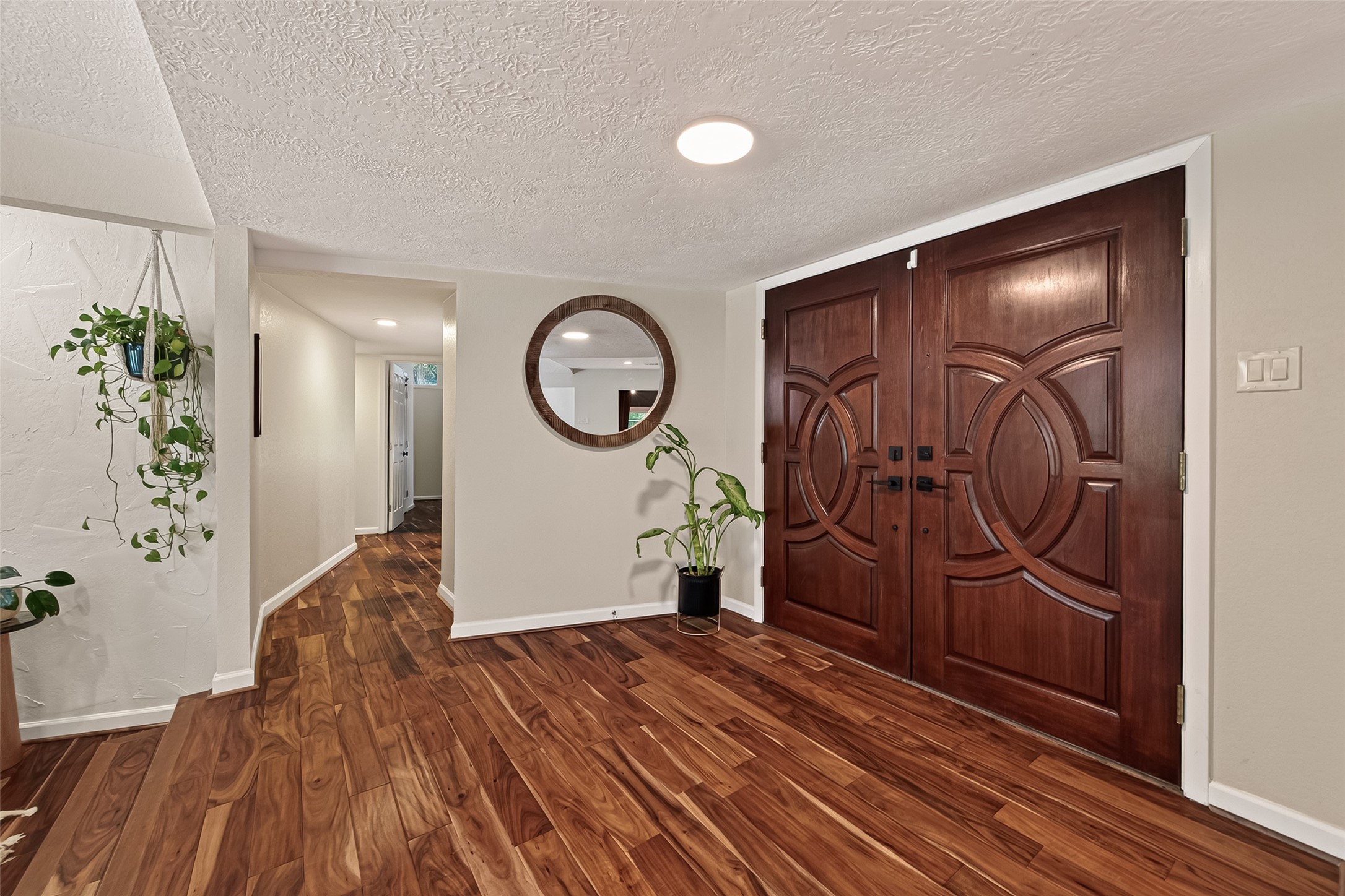 514 S Shadowbend Avenue Property Photo 7
