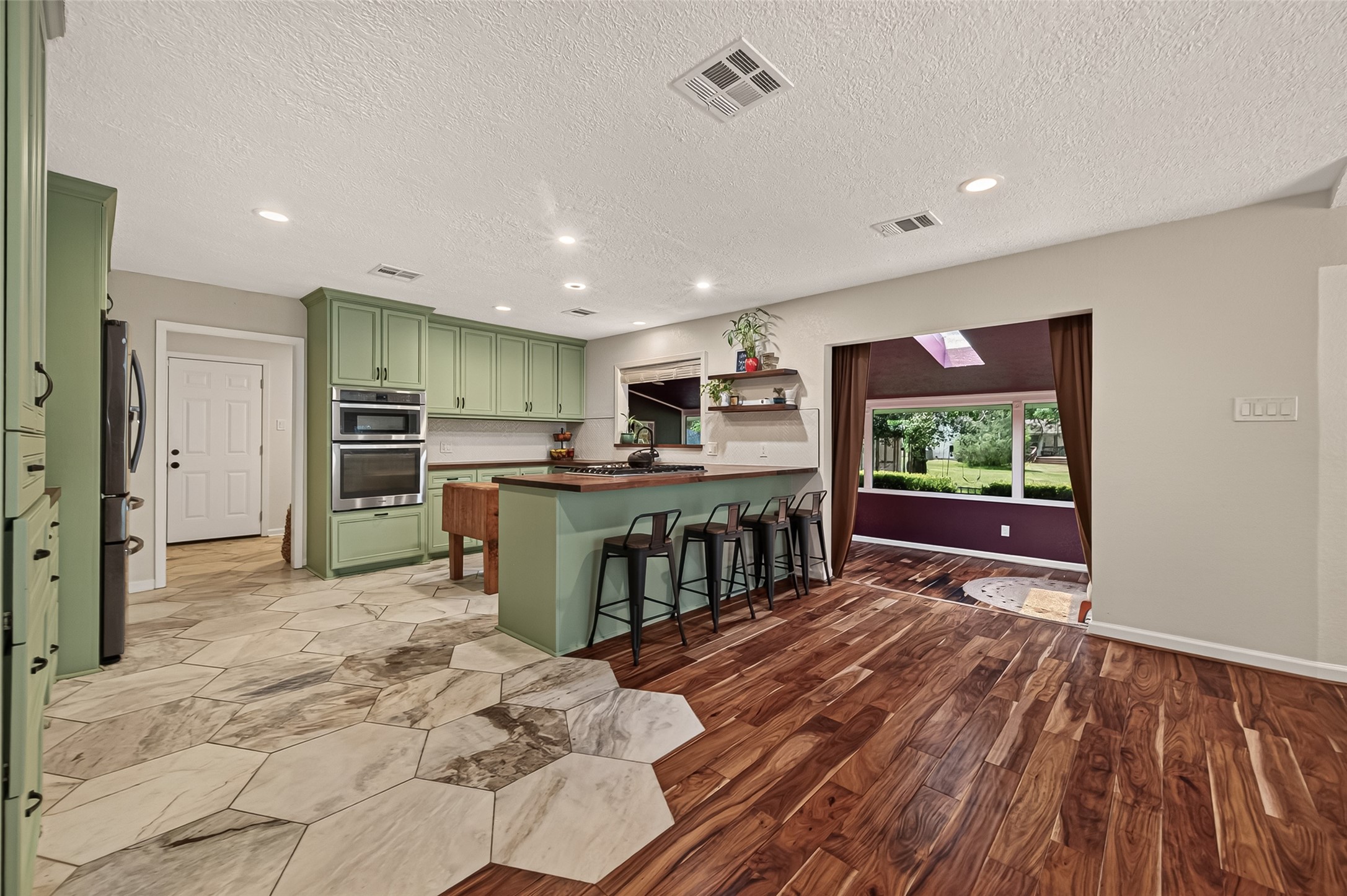 514 S Shadowbend Avenue Property Photo 13