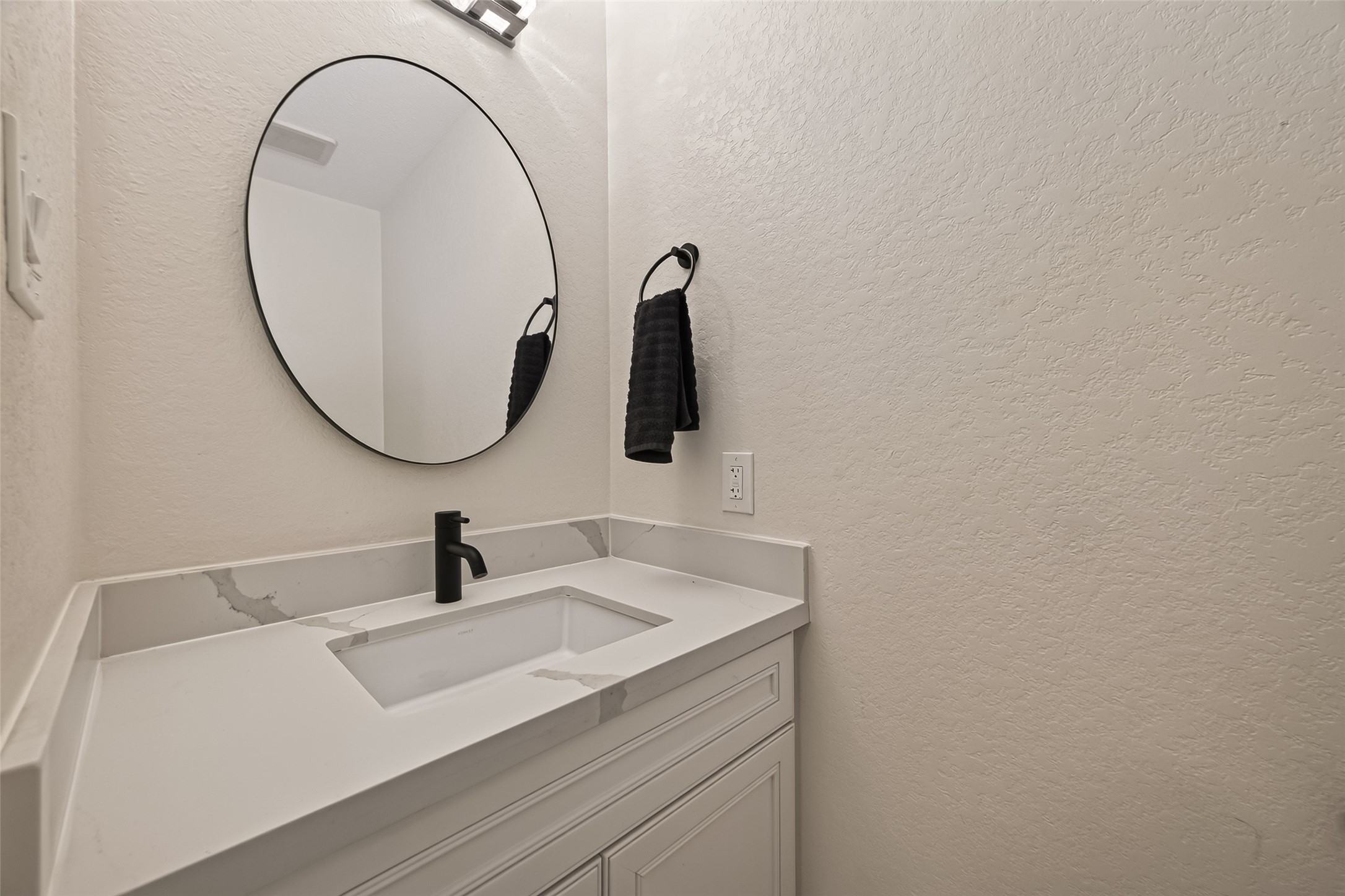 514 S Shadowbend Avenue Property Photo 19