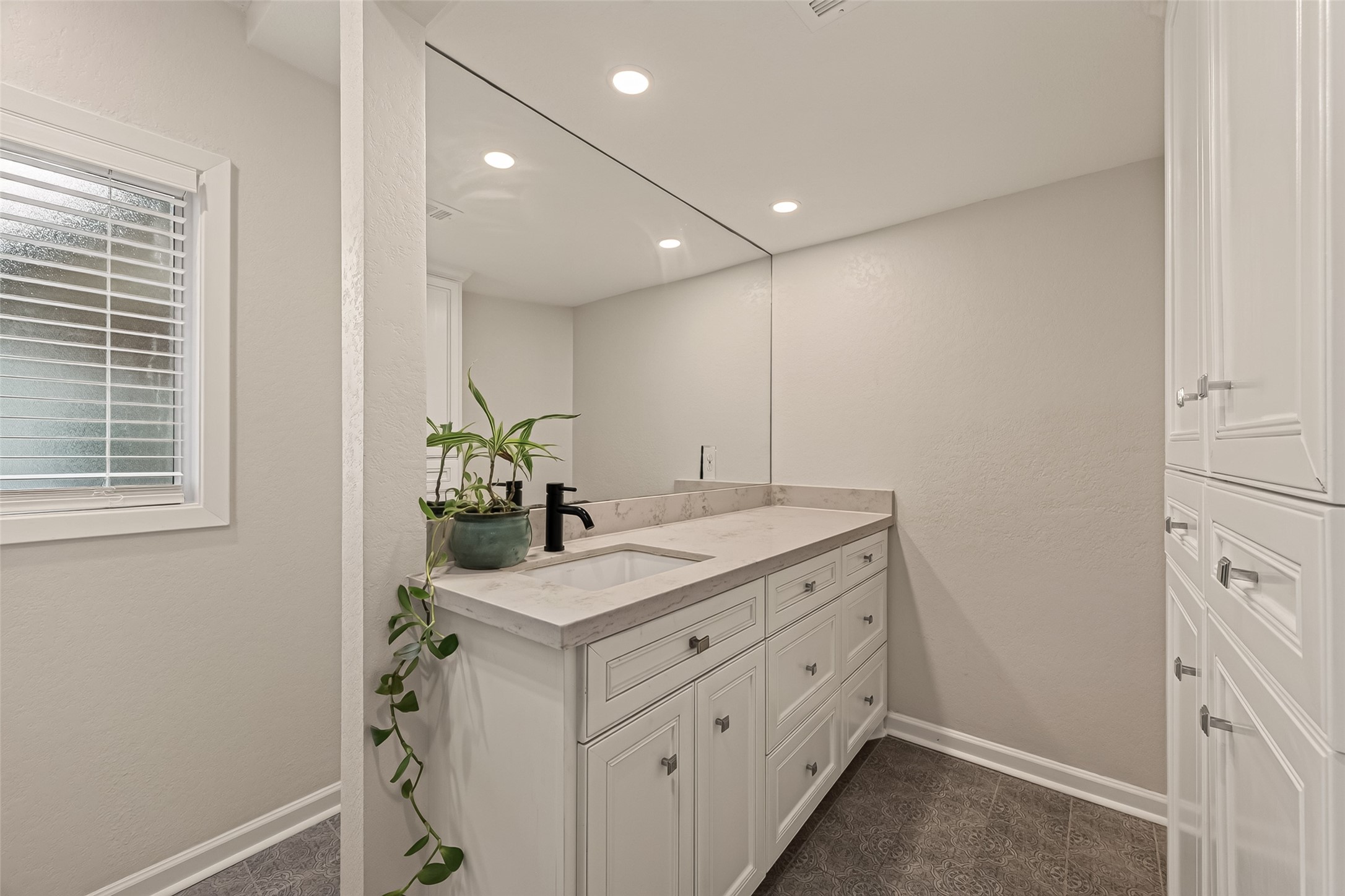 514 S Shadowbend Avenue Property Photo 21