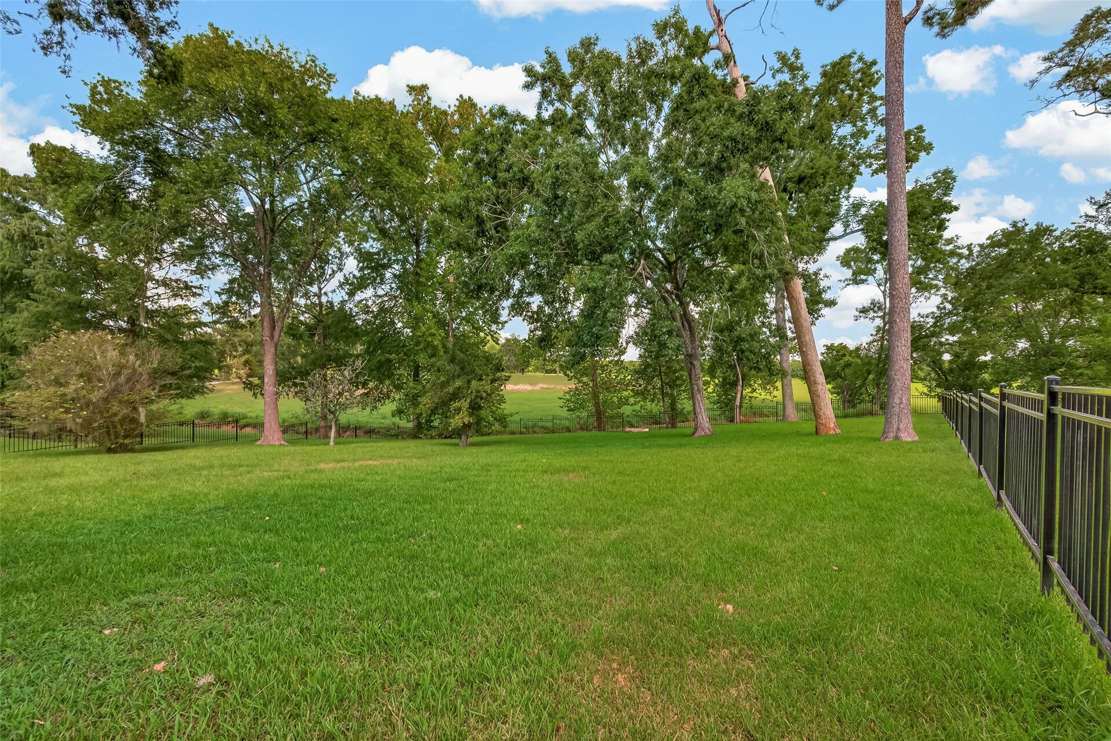 514 S Shadowbend Avenue Property Photo 34