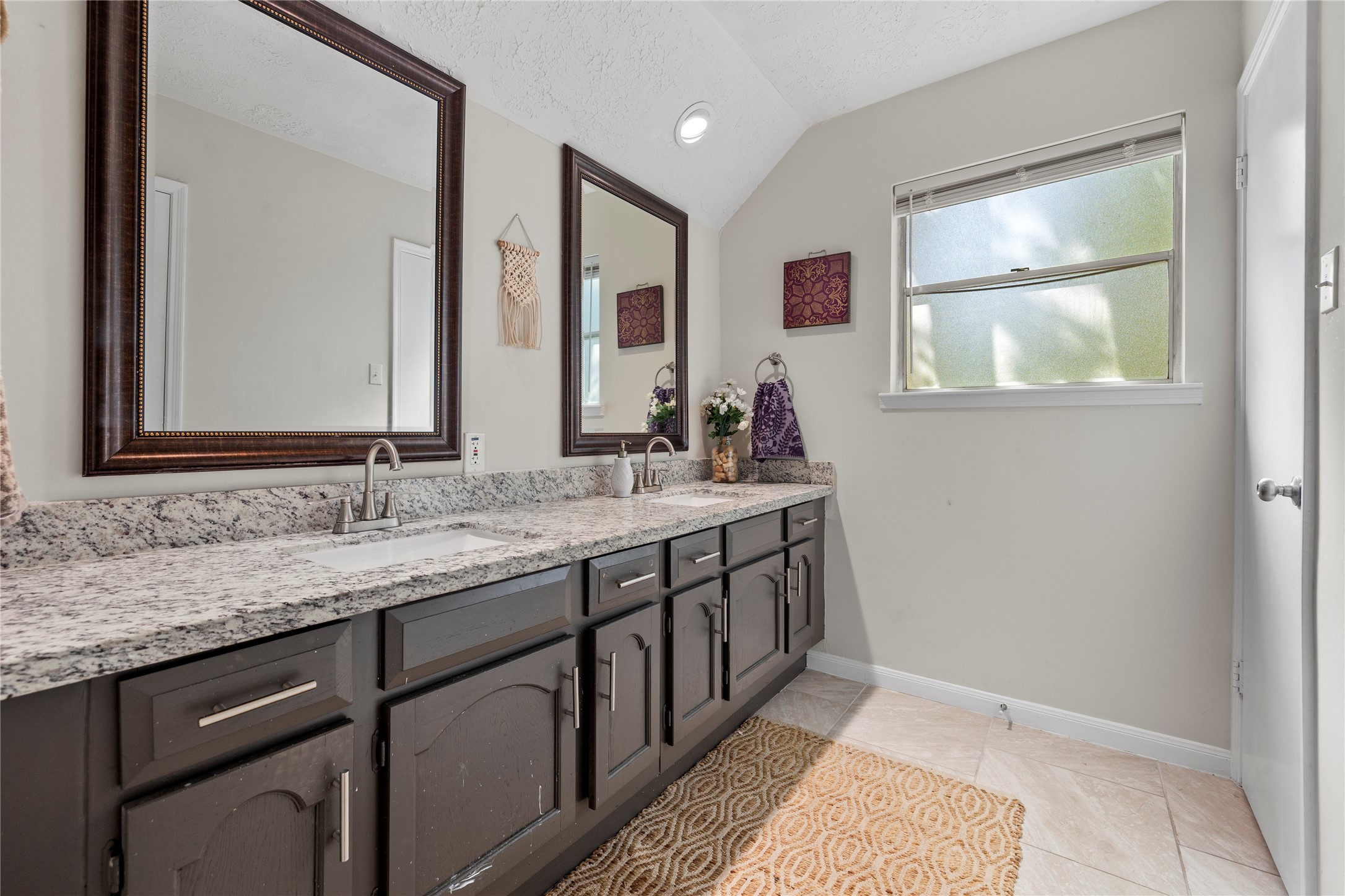 9643 Crail Drive Property Photo 11