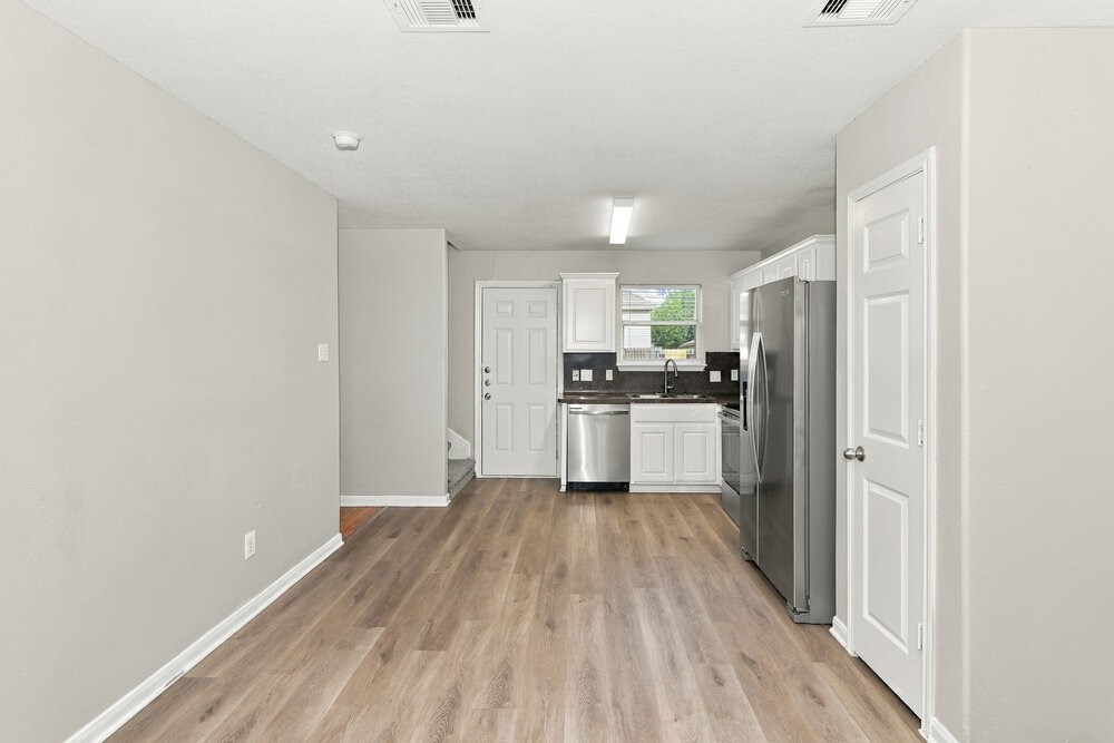 3922 Hollow Cove Lane Property Photo 6
