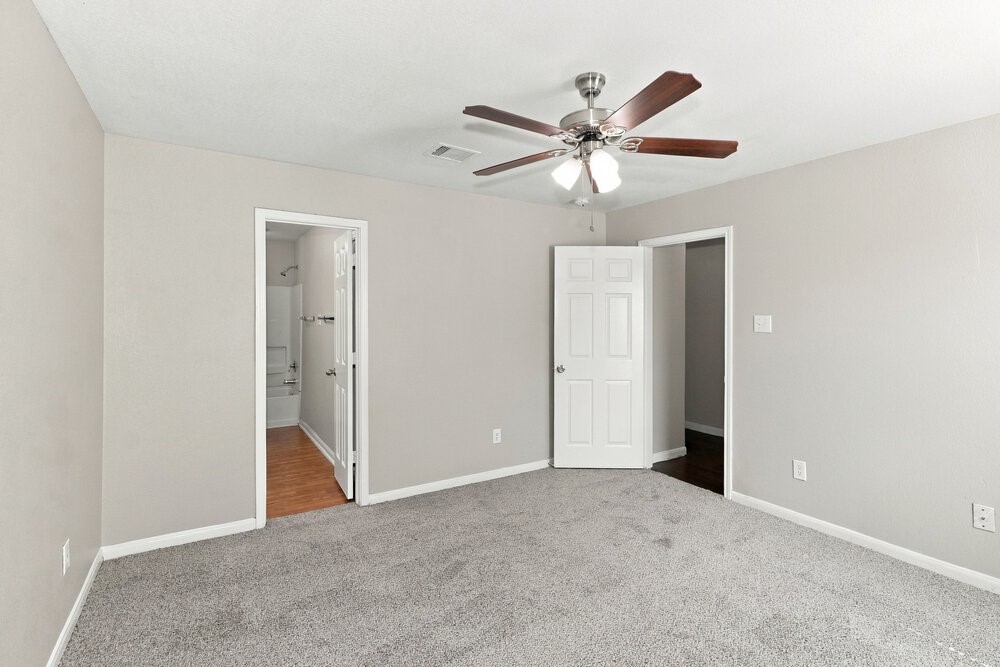 3922 Hollow Cove Lane Property Photo 10