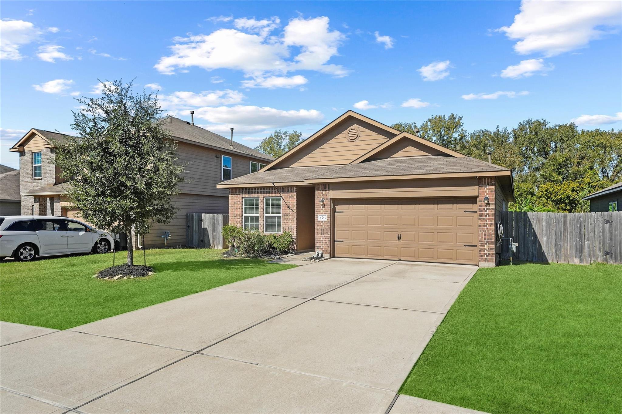 5303 Rivers Edge Drive Property Photo 1