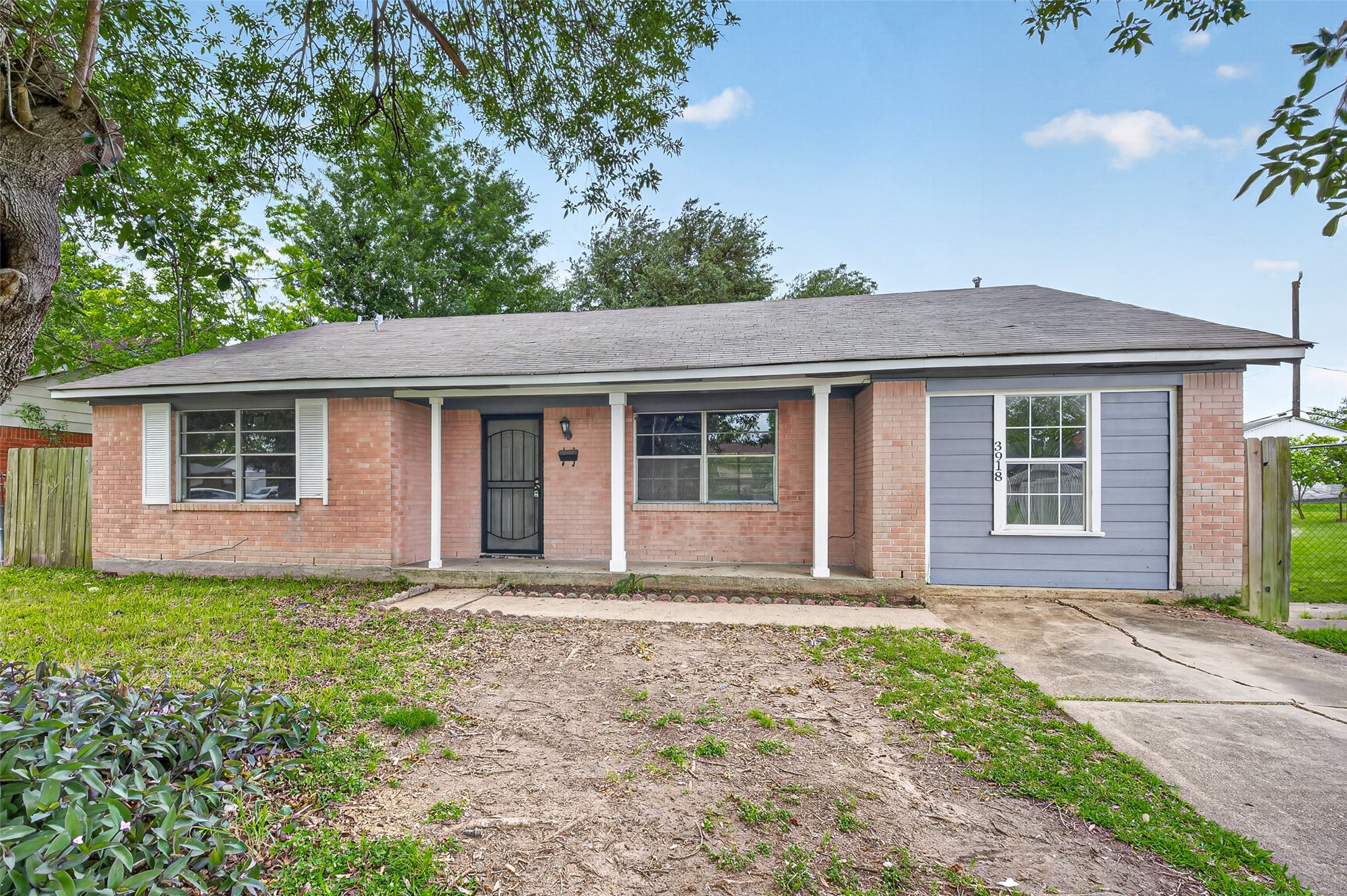 3918 Tavenor Lane Property Photo 1
