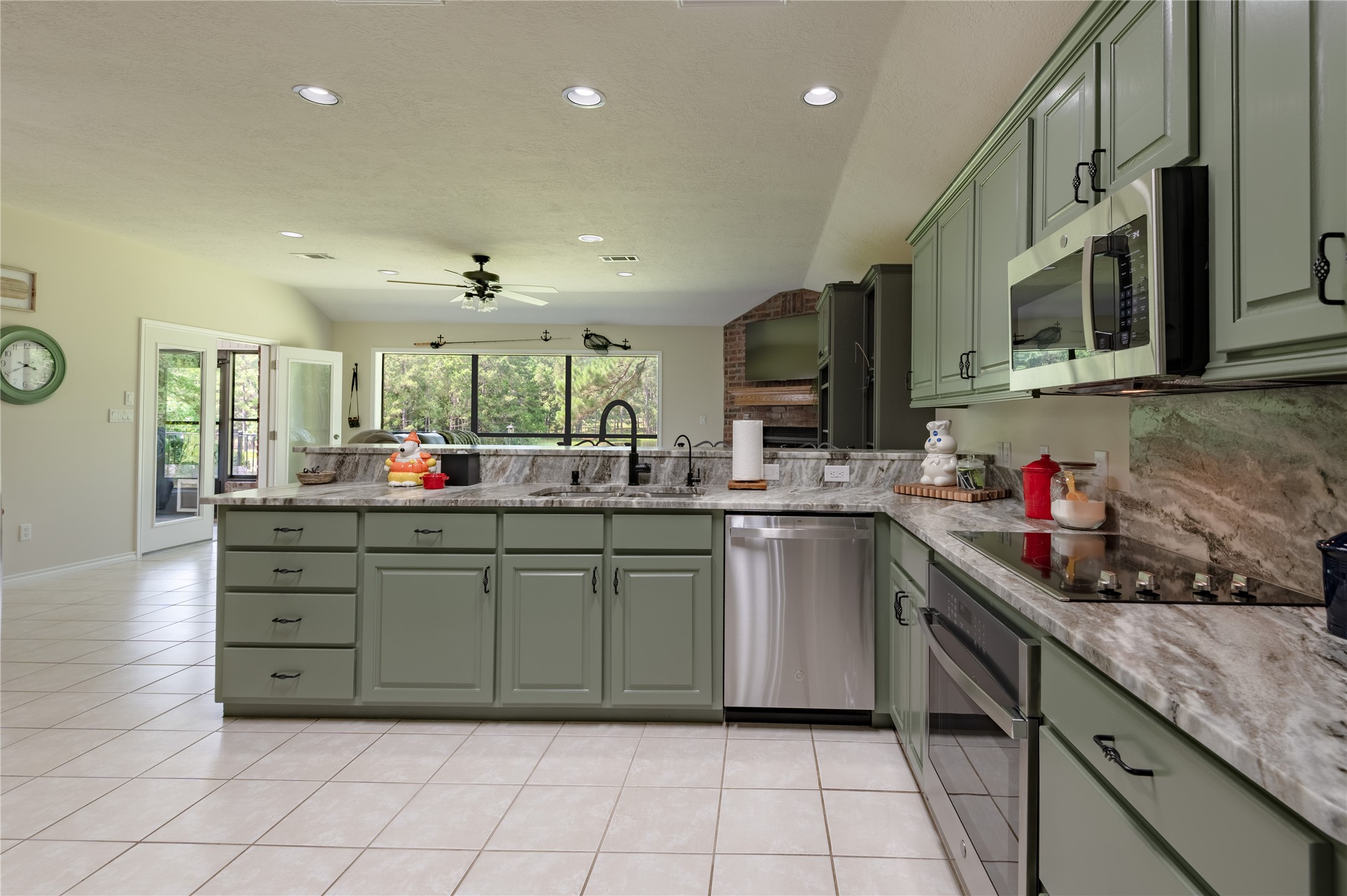 184 Birch Street Property Photo 17