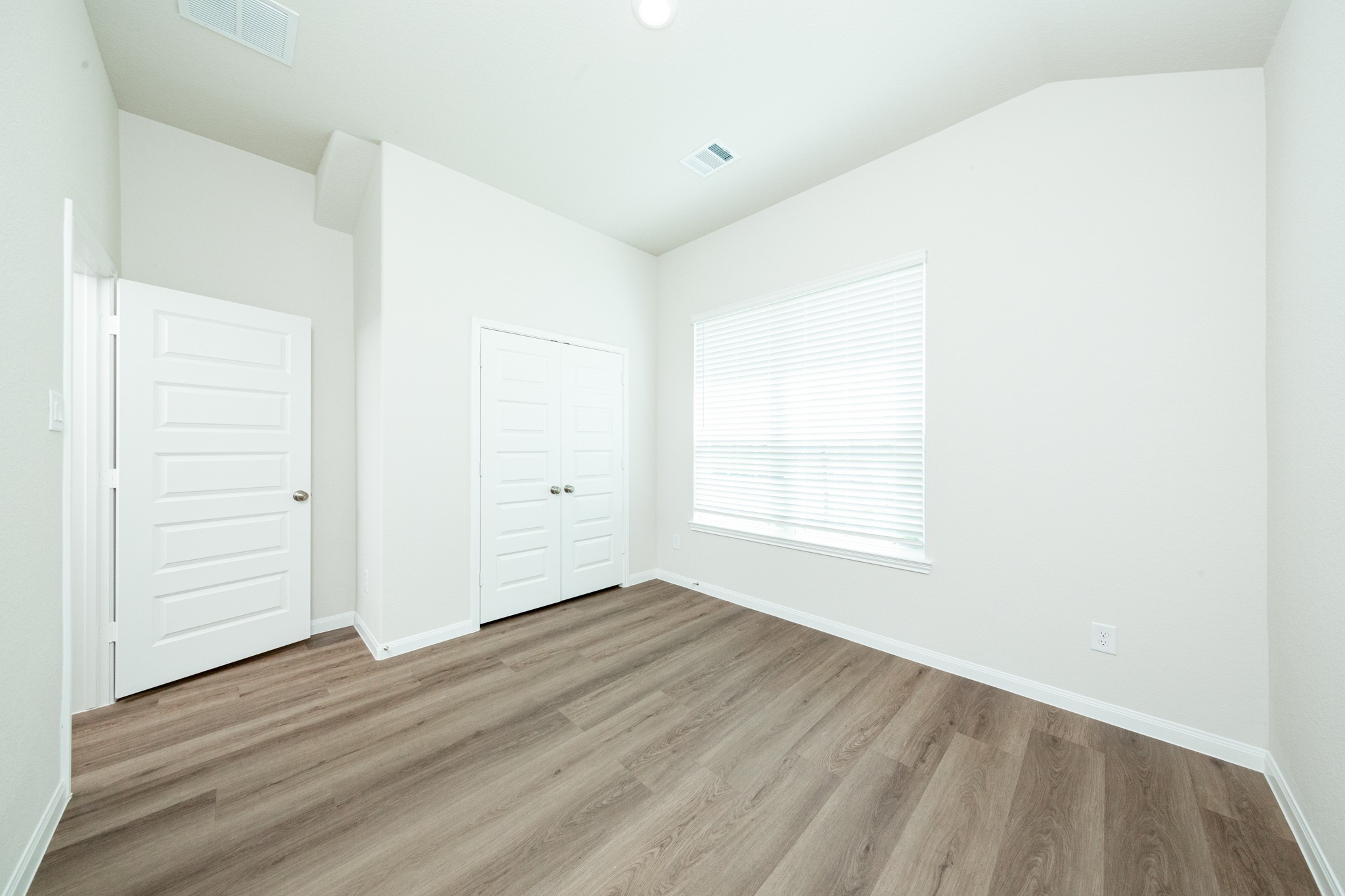 3033 Mustang Grove Way Property Photo 4