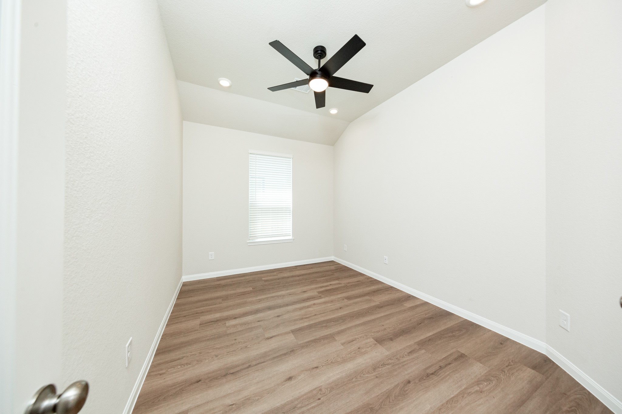 3033 Mustang Grove Way Property Photo 8